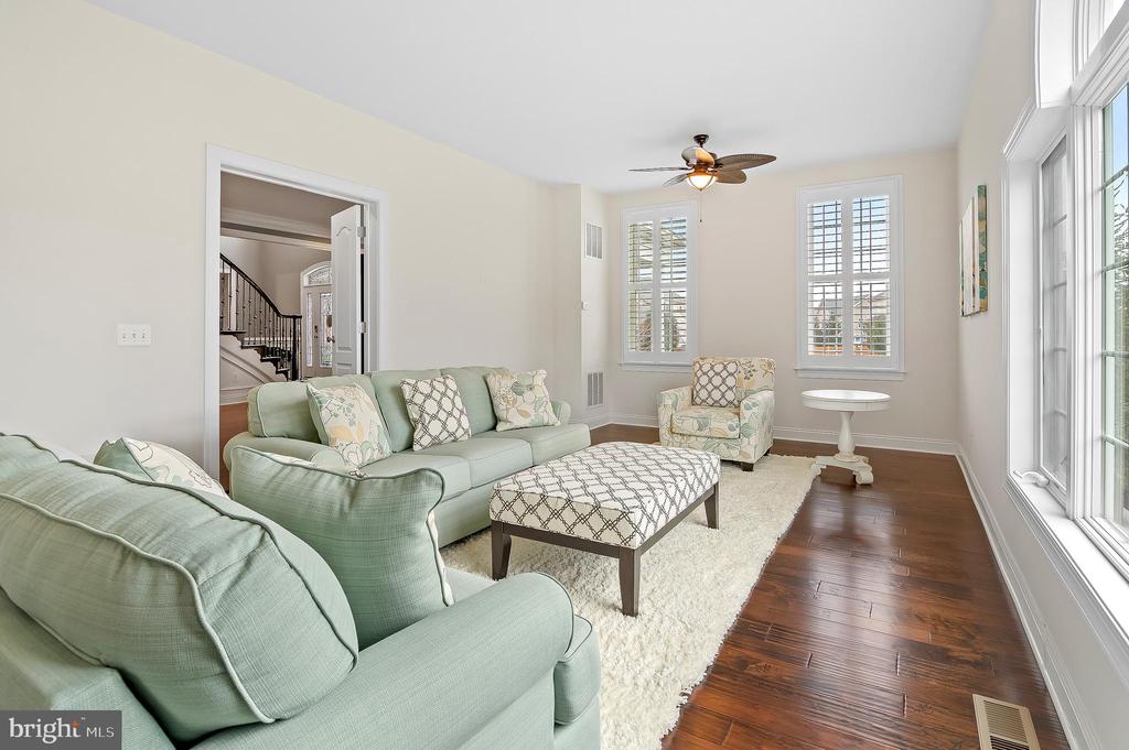 5220 BONNIE BRAE FARM DRIVE
