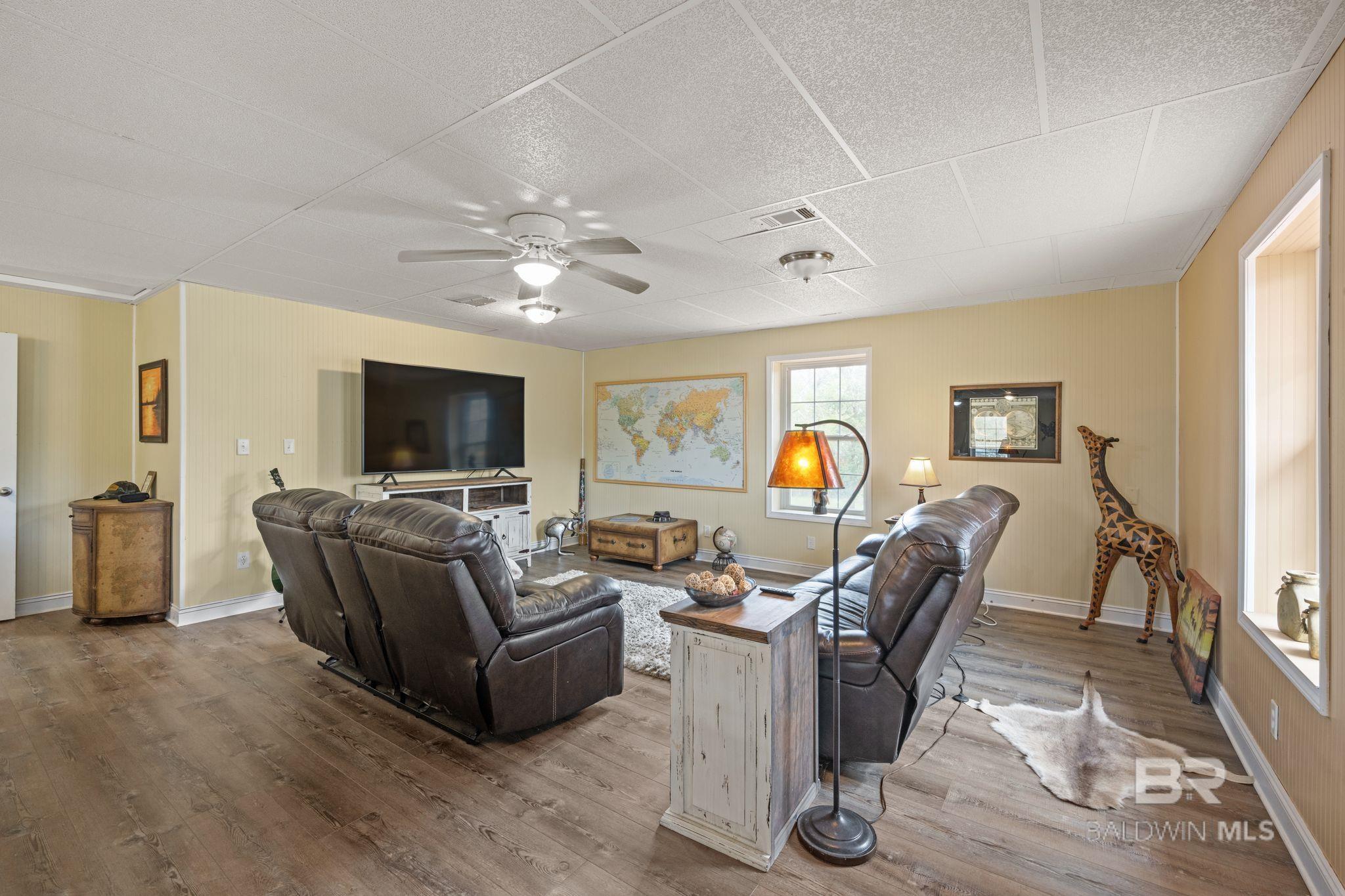 33037 N Pickens Avenue