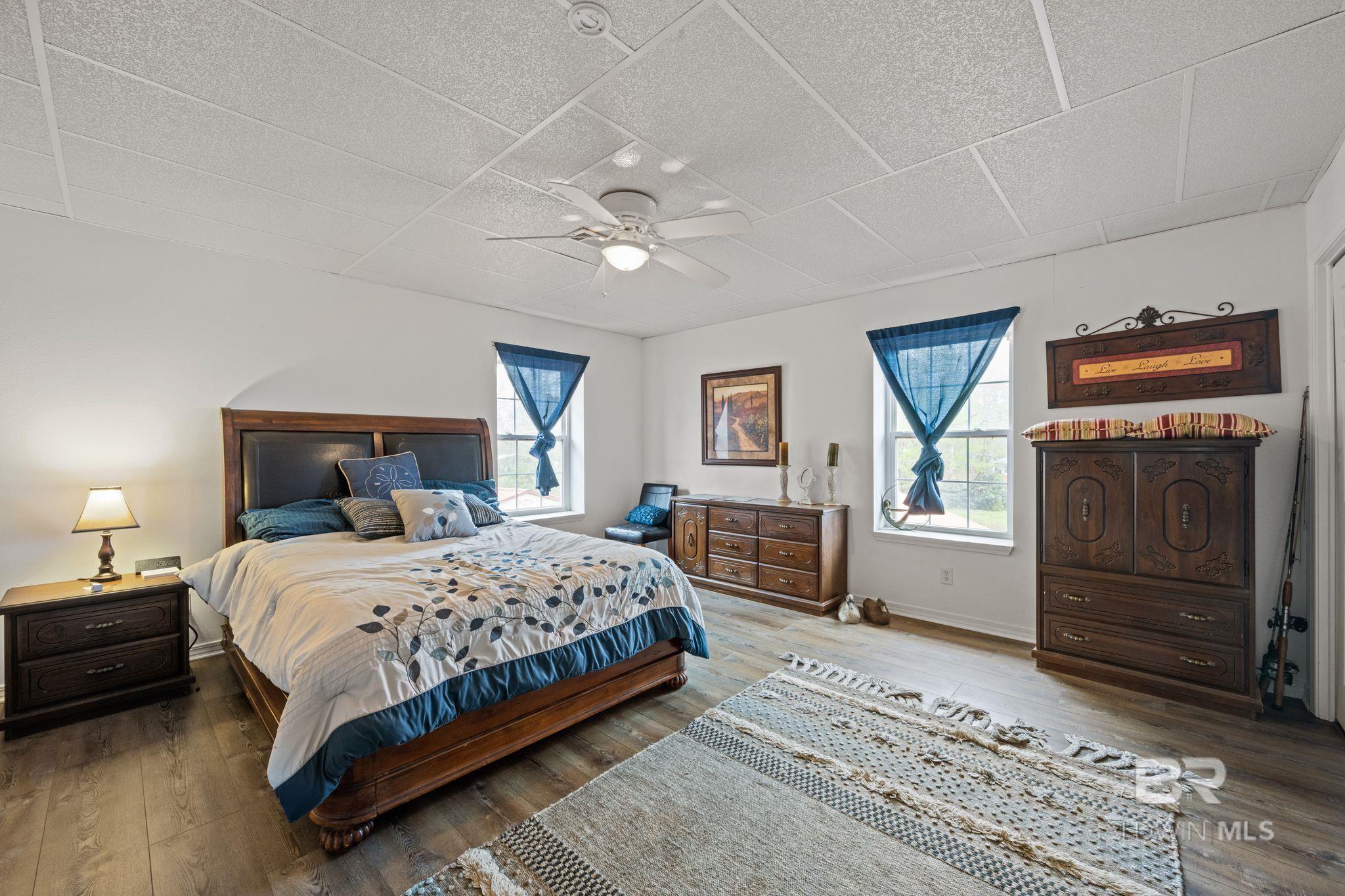 33037 N Pickens Avenue