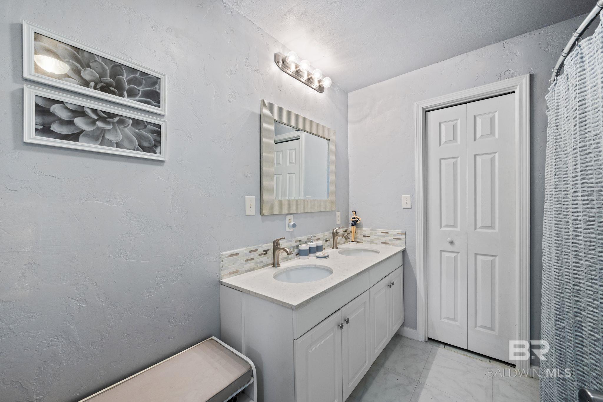 33037 N Pickens Avenue