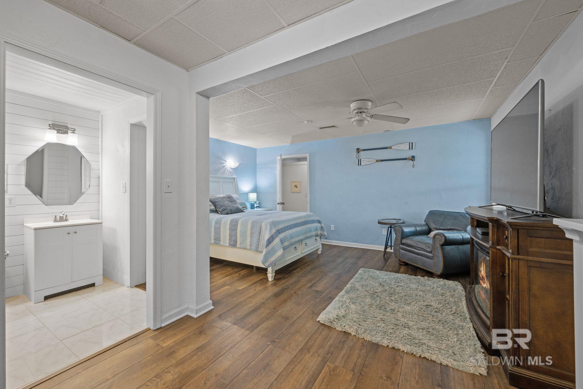 33037 N Pickens Avenue