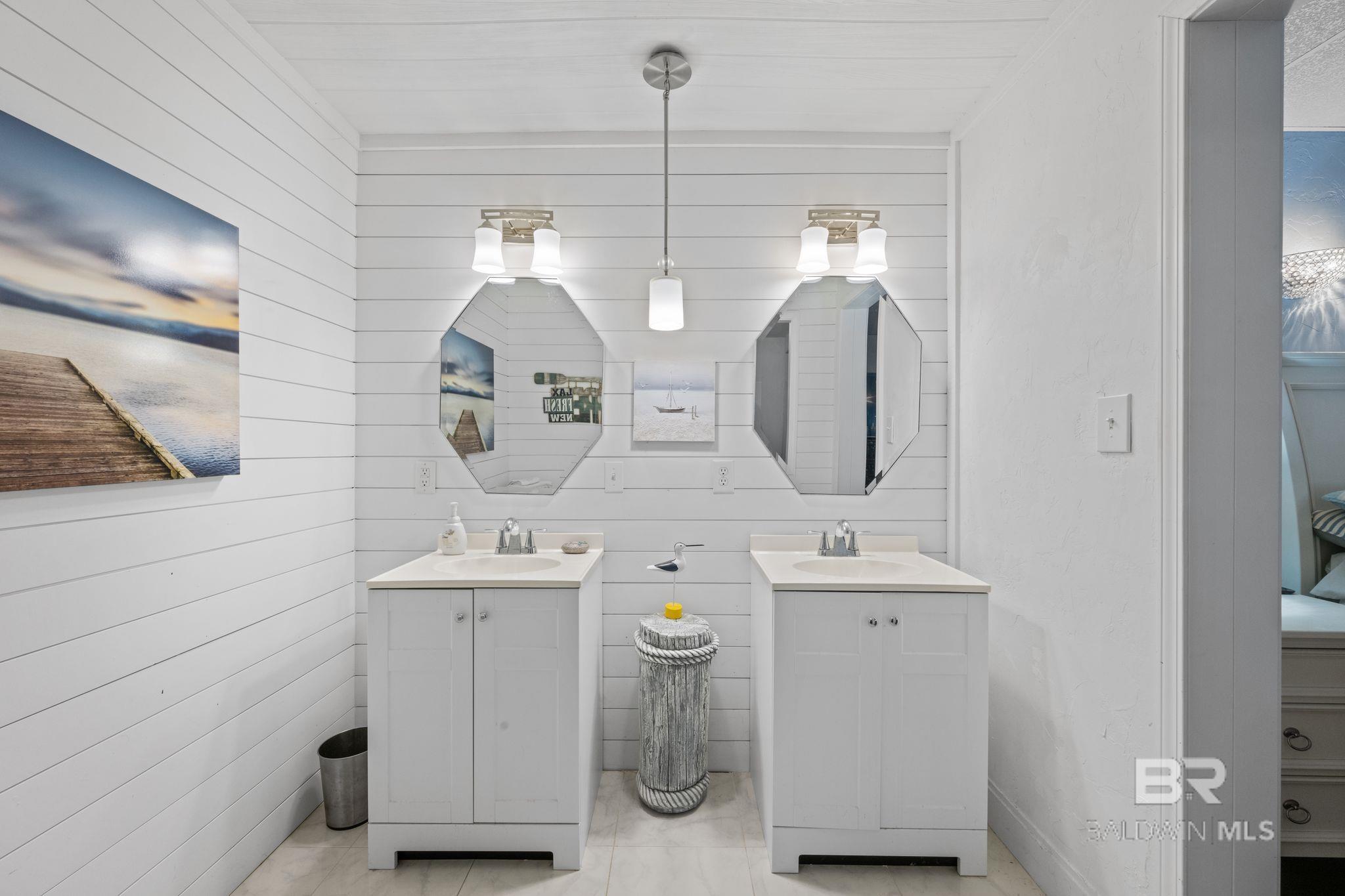 33037 N Pickens Avenue