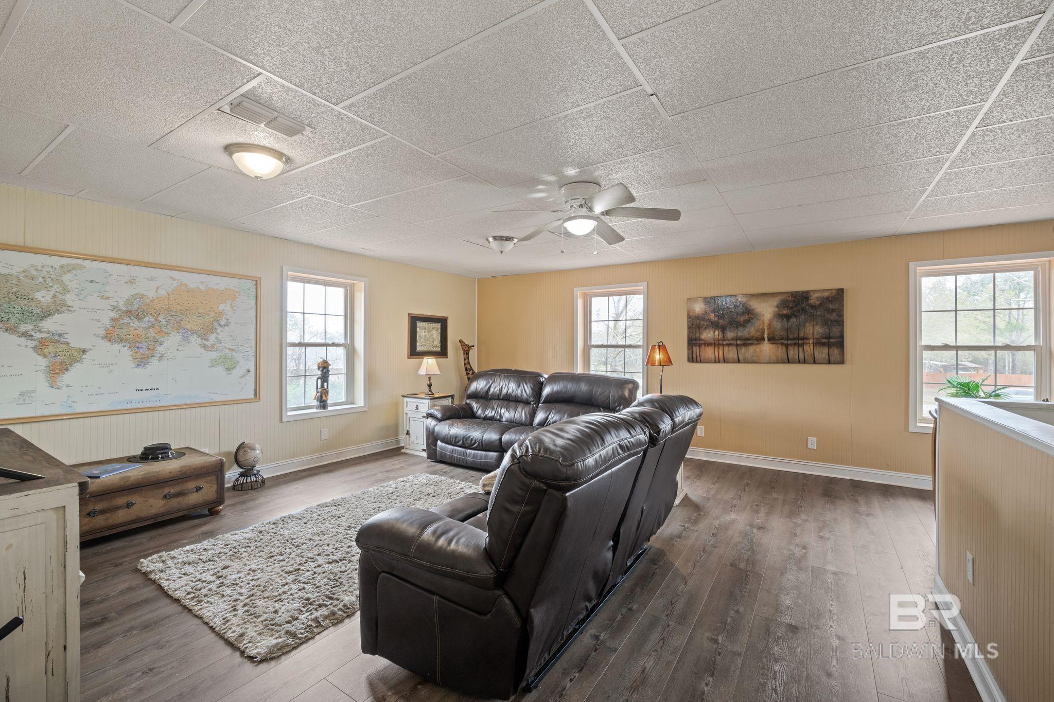 33037 N Pickens Avenue