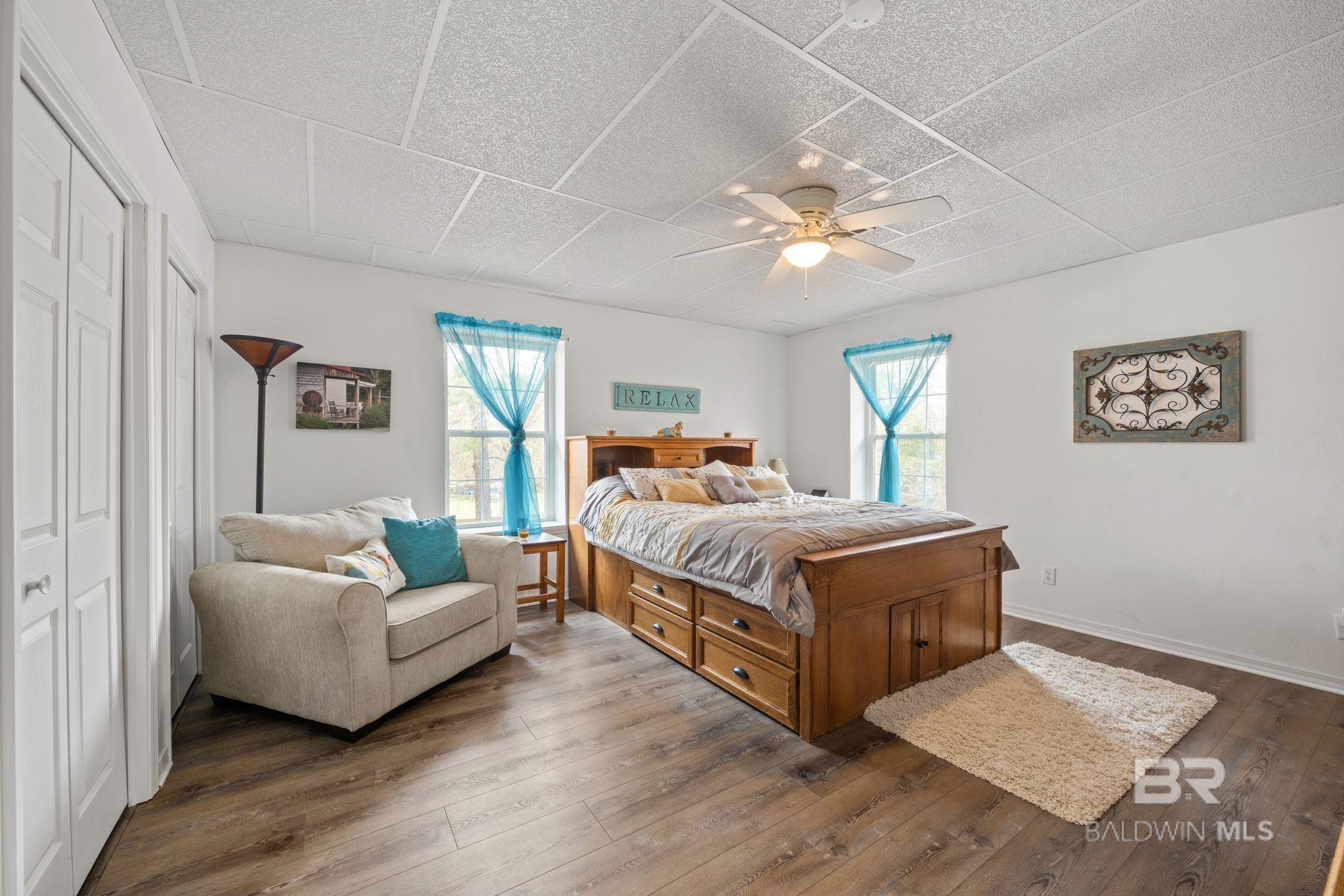 33037 N Pickens Avenue