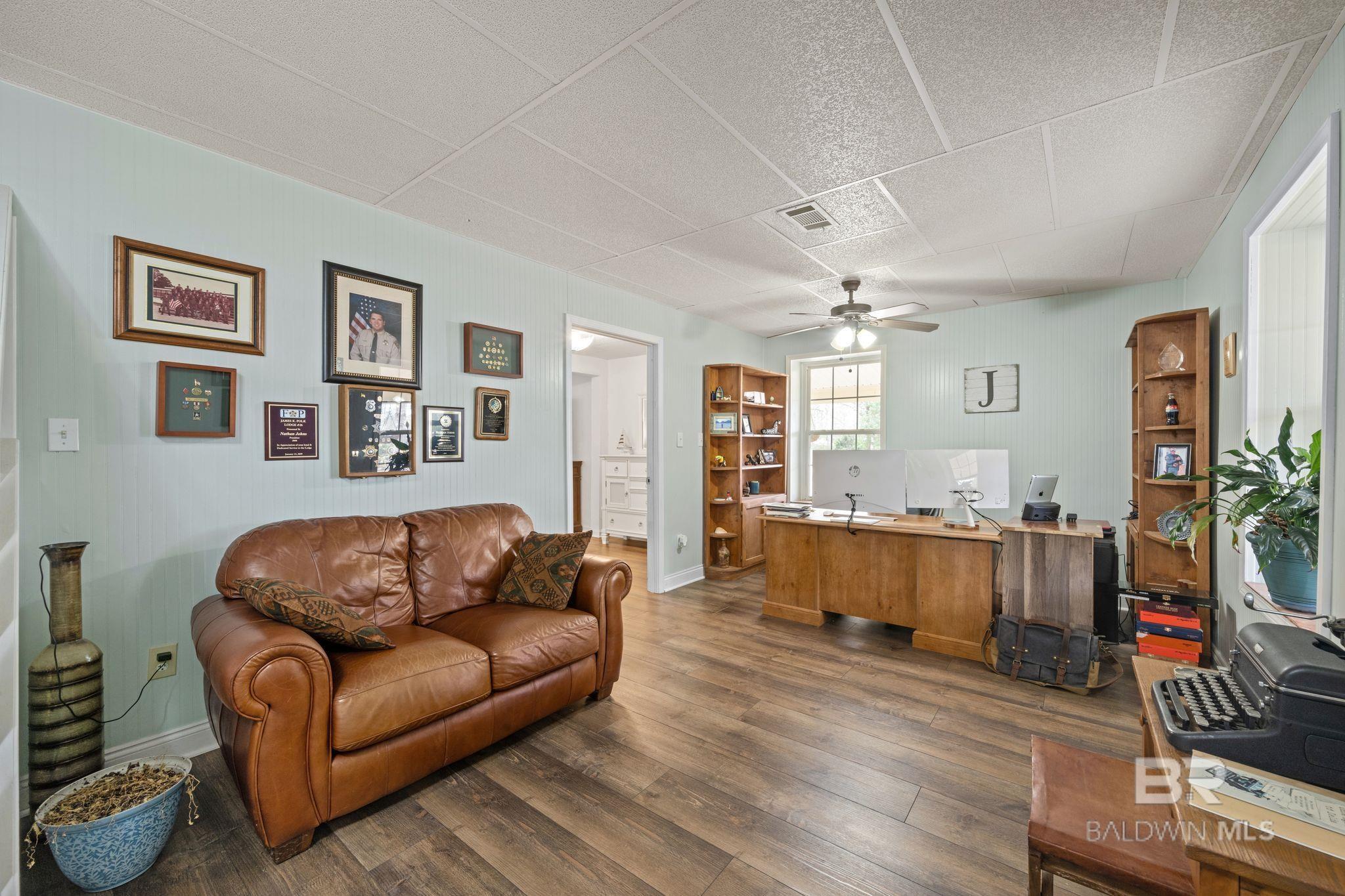 33037 N Pickens Avenue