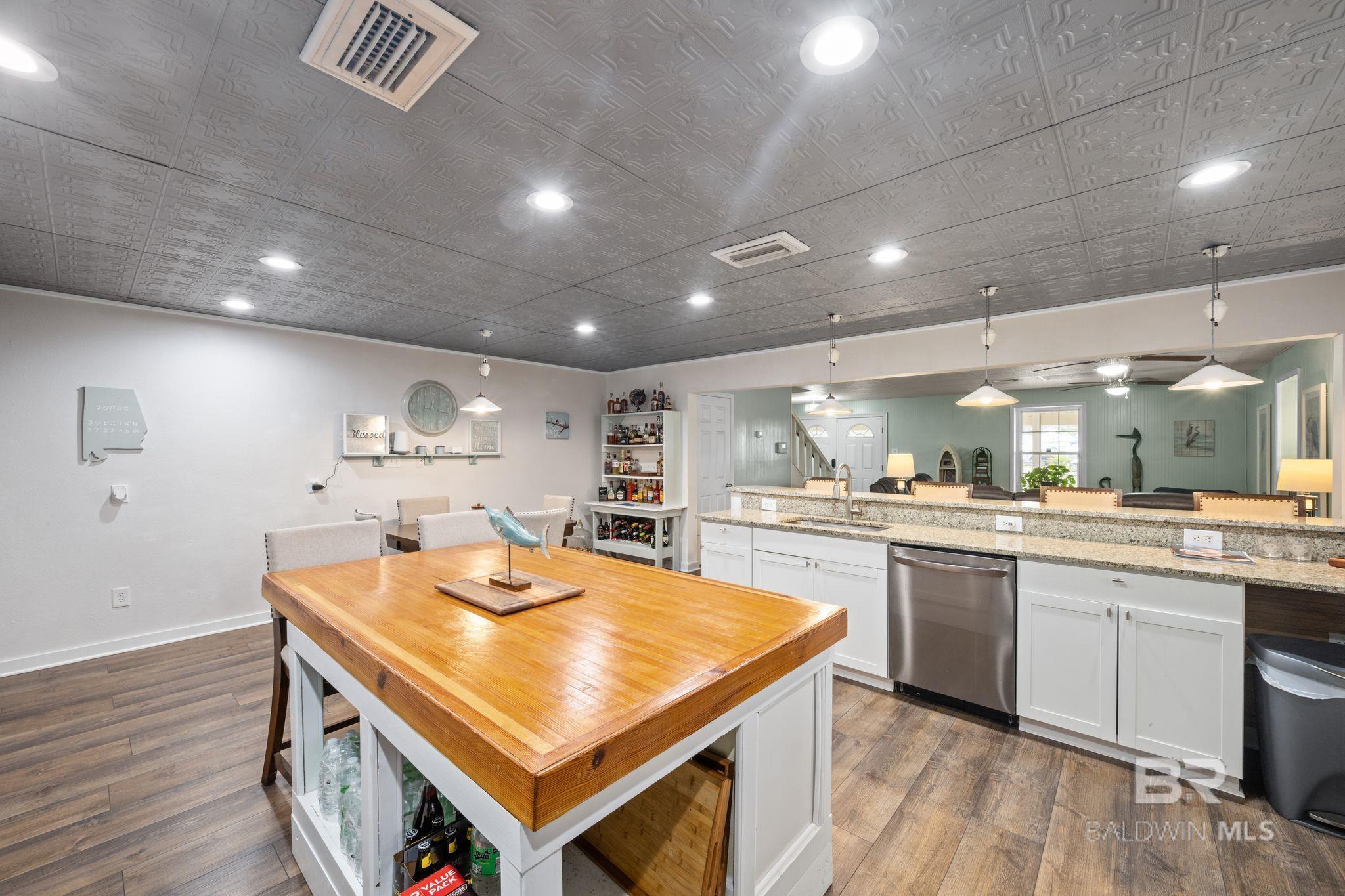 33037 N Pickens Avenue