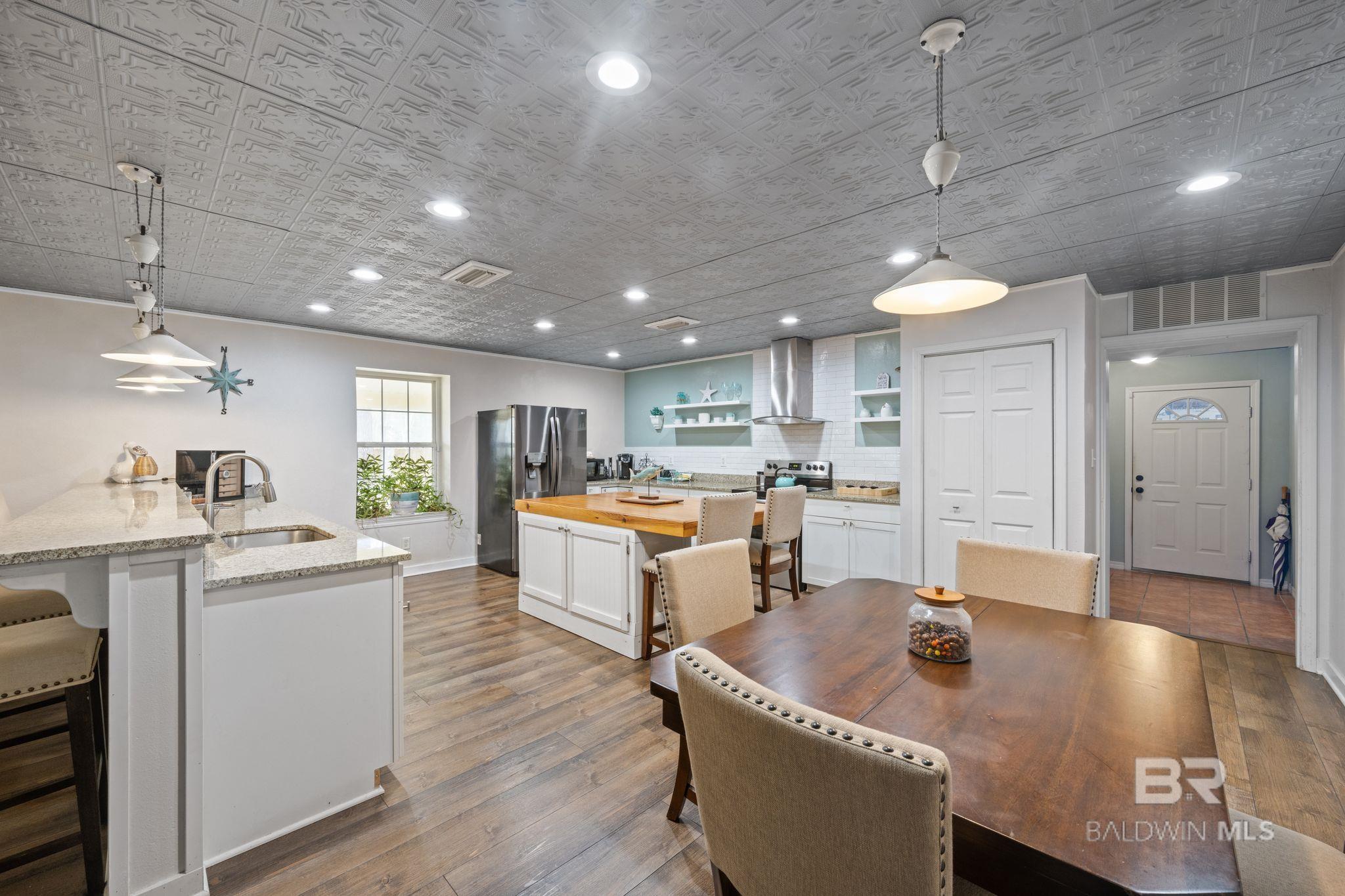 33037 N Pickens Avenue