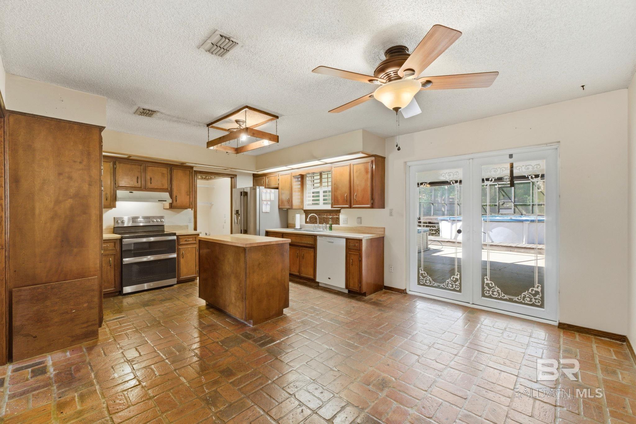934 Springmier Place