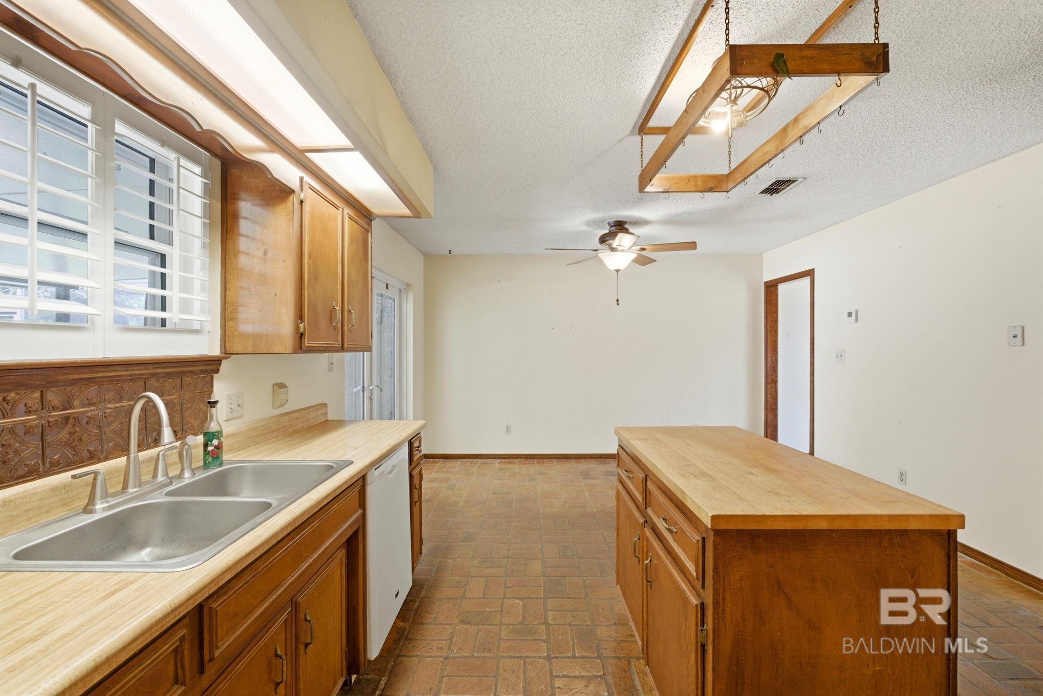934 Springmier Place