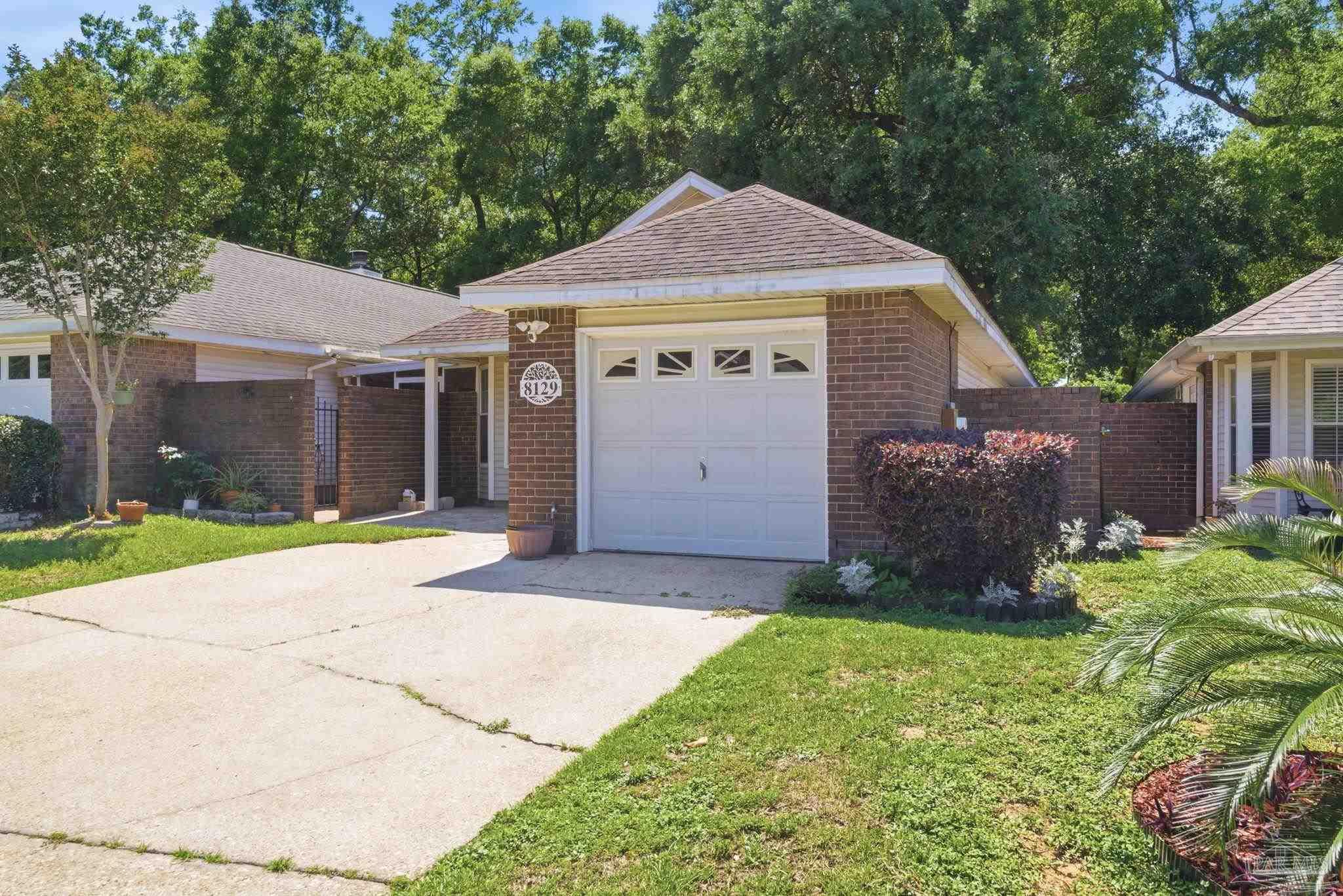 8129 Treetop Ln