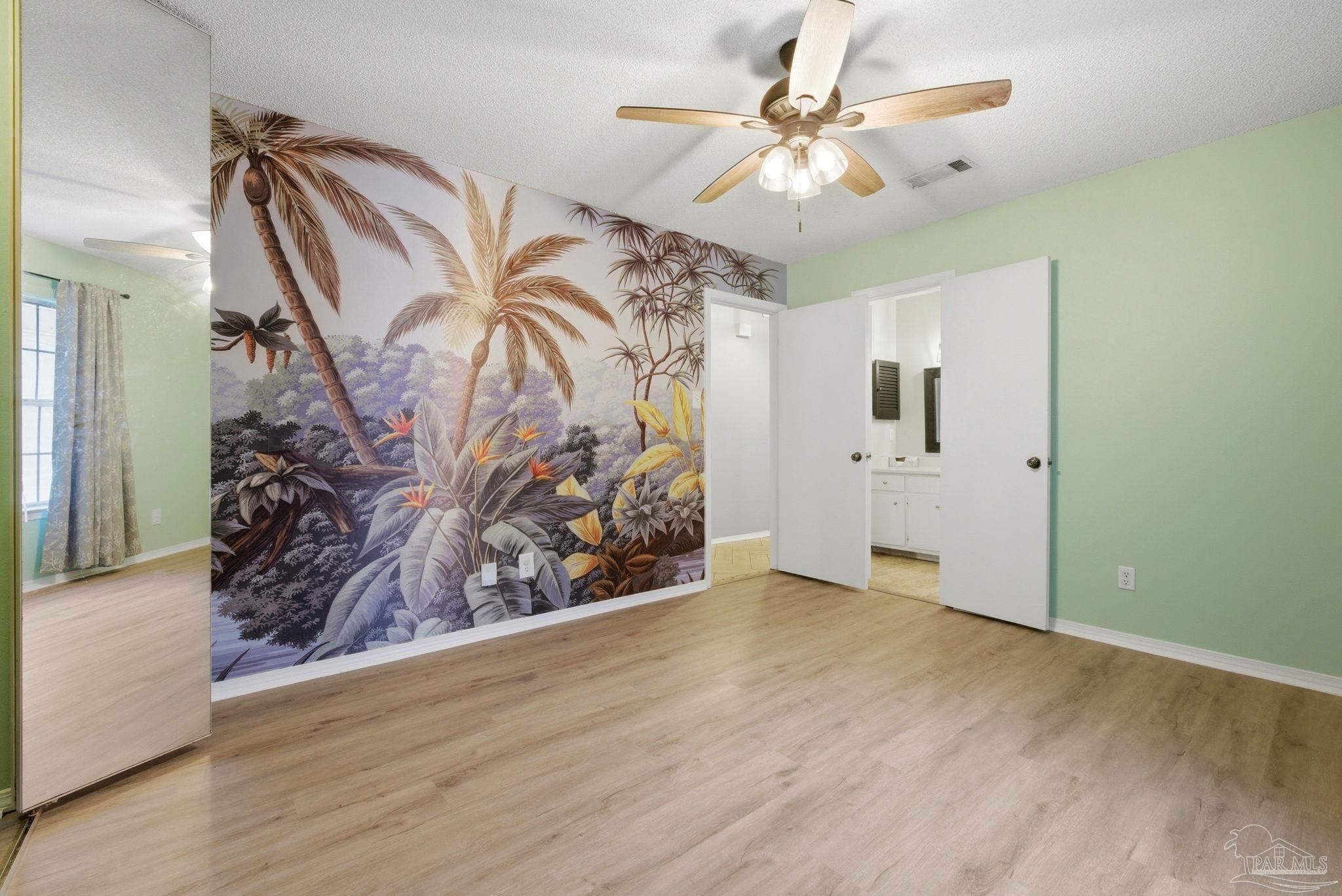 8129 Treetop Ln