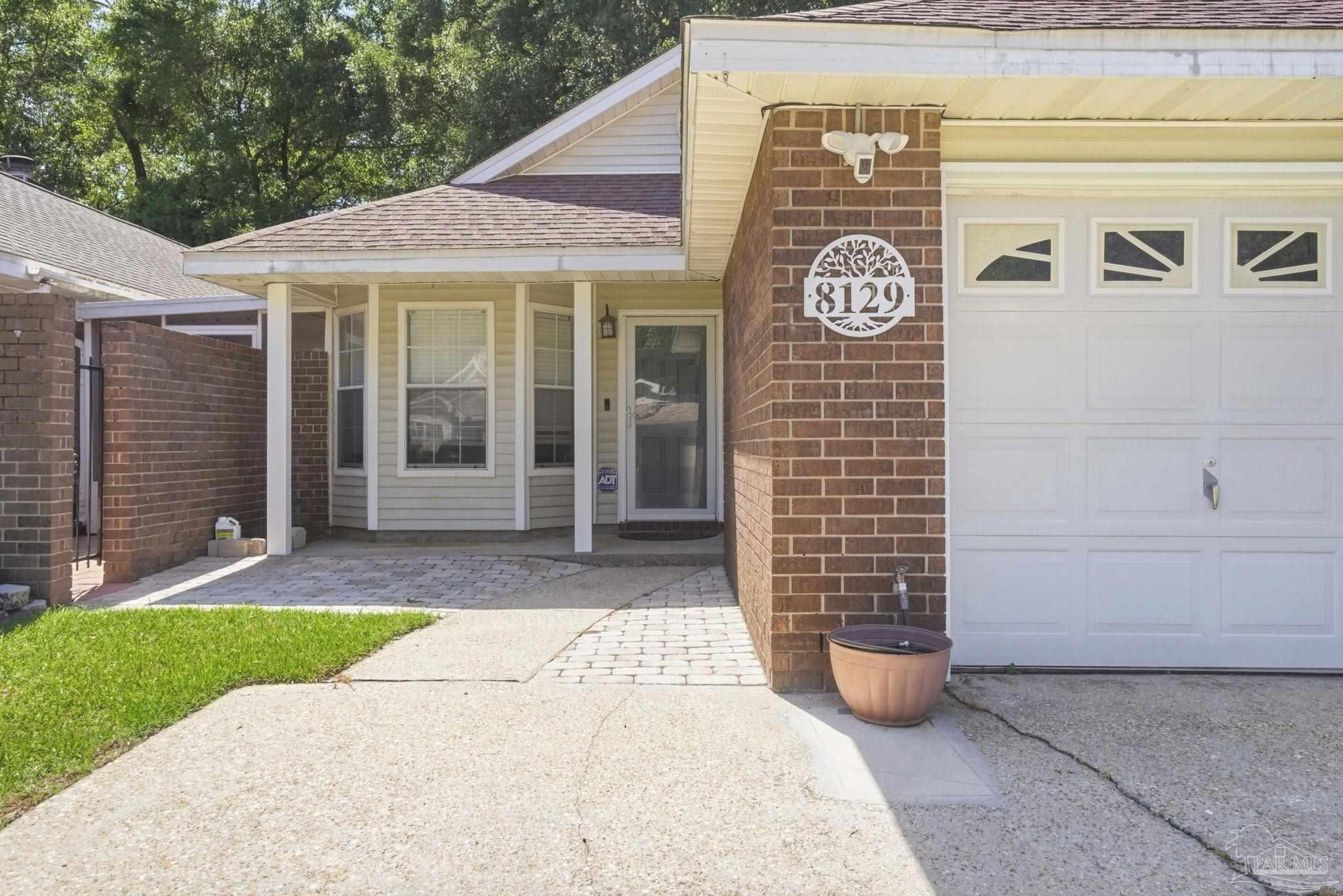 8129 Treetop Ln