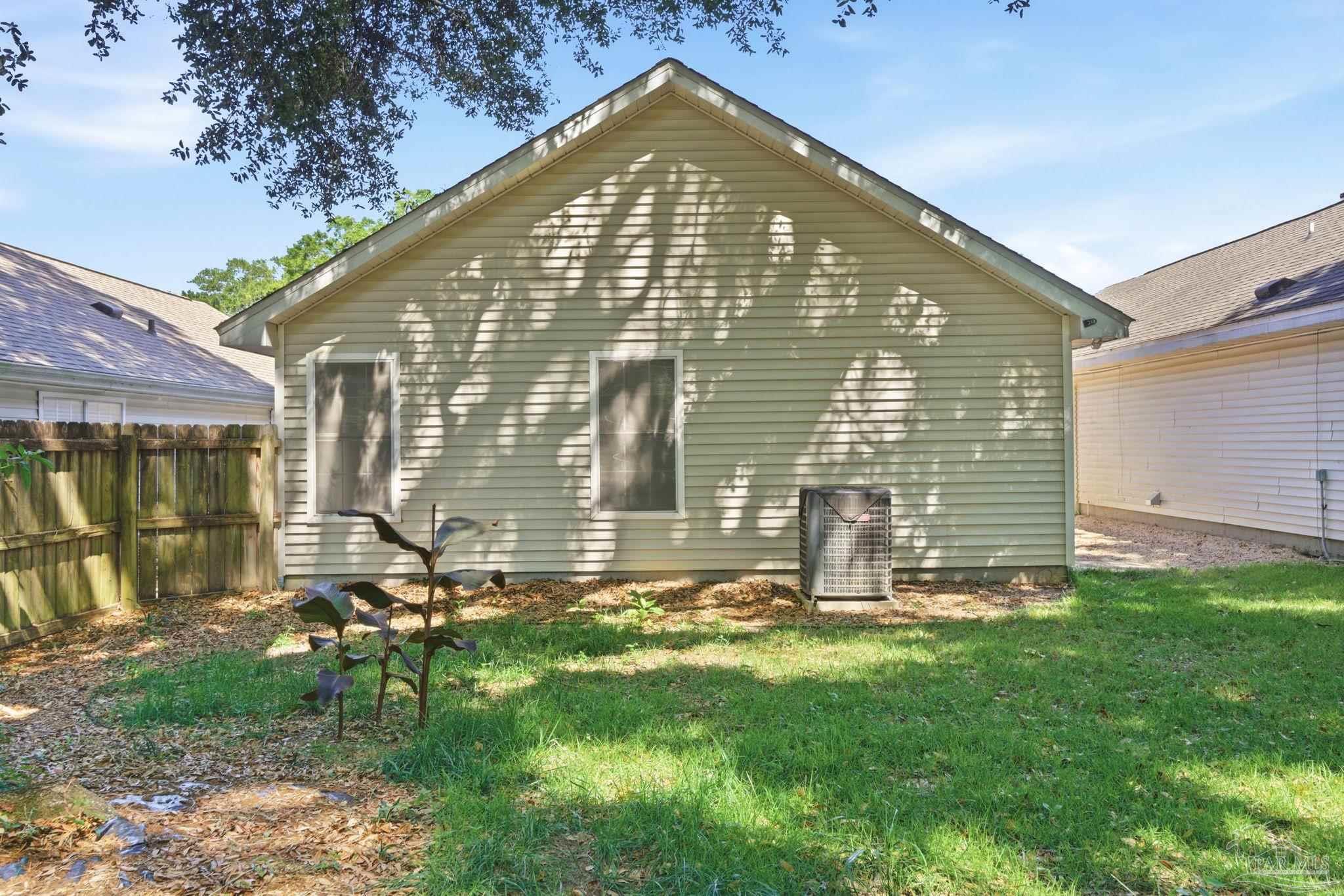 8129 Treetop Ln