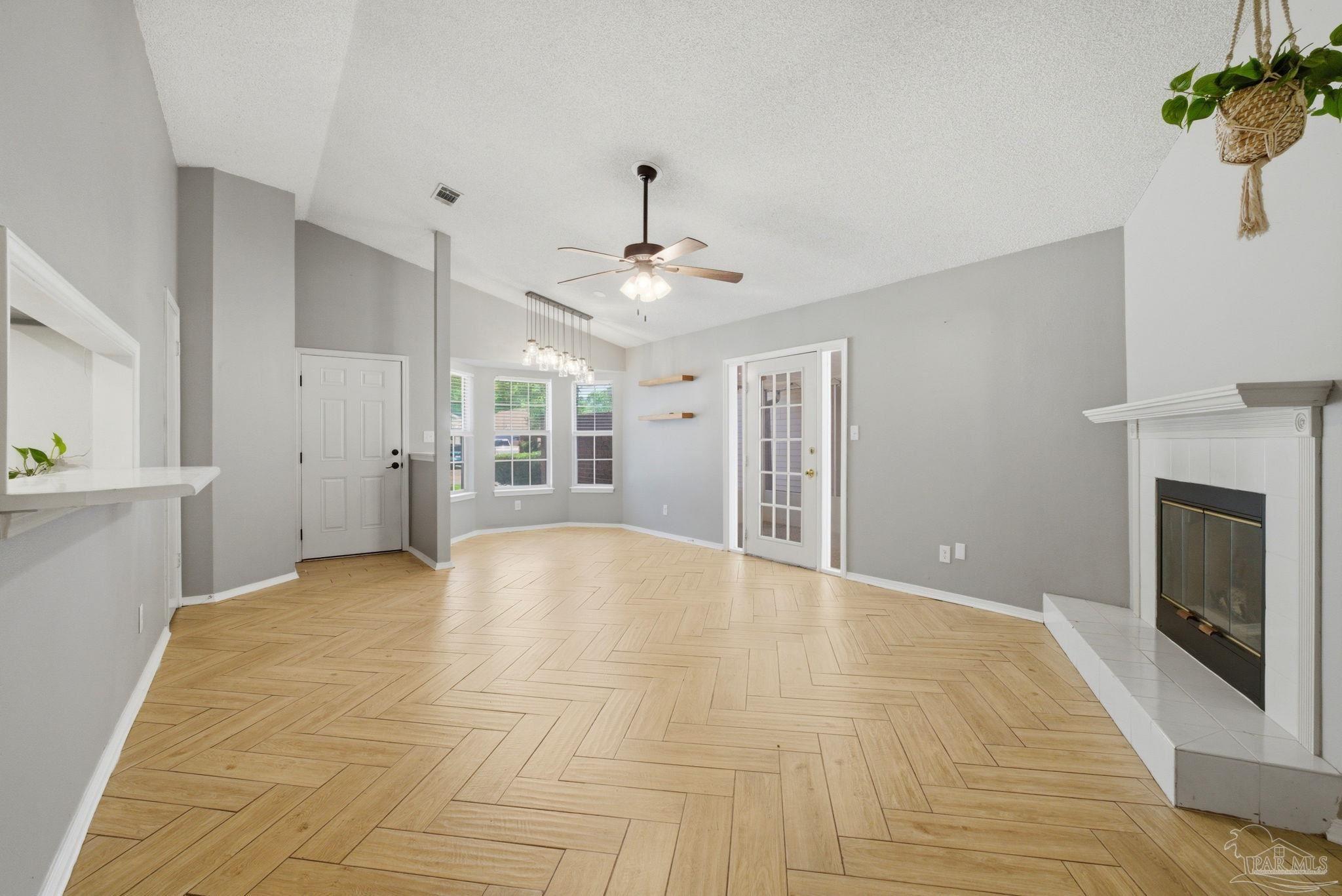 8129 Treetop Ln