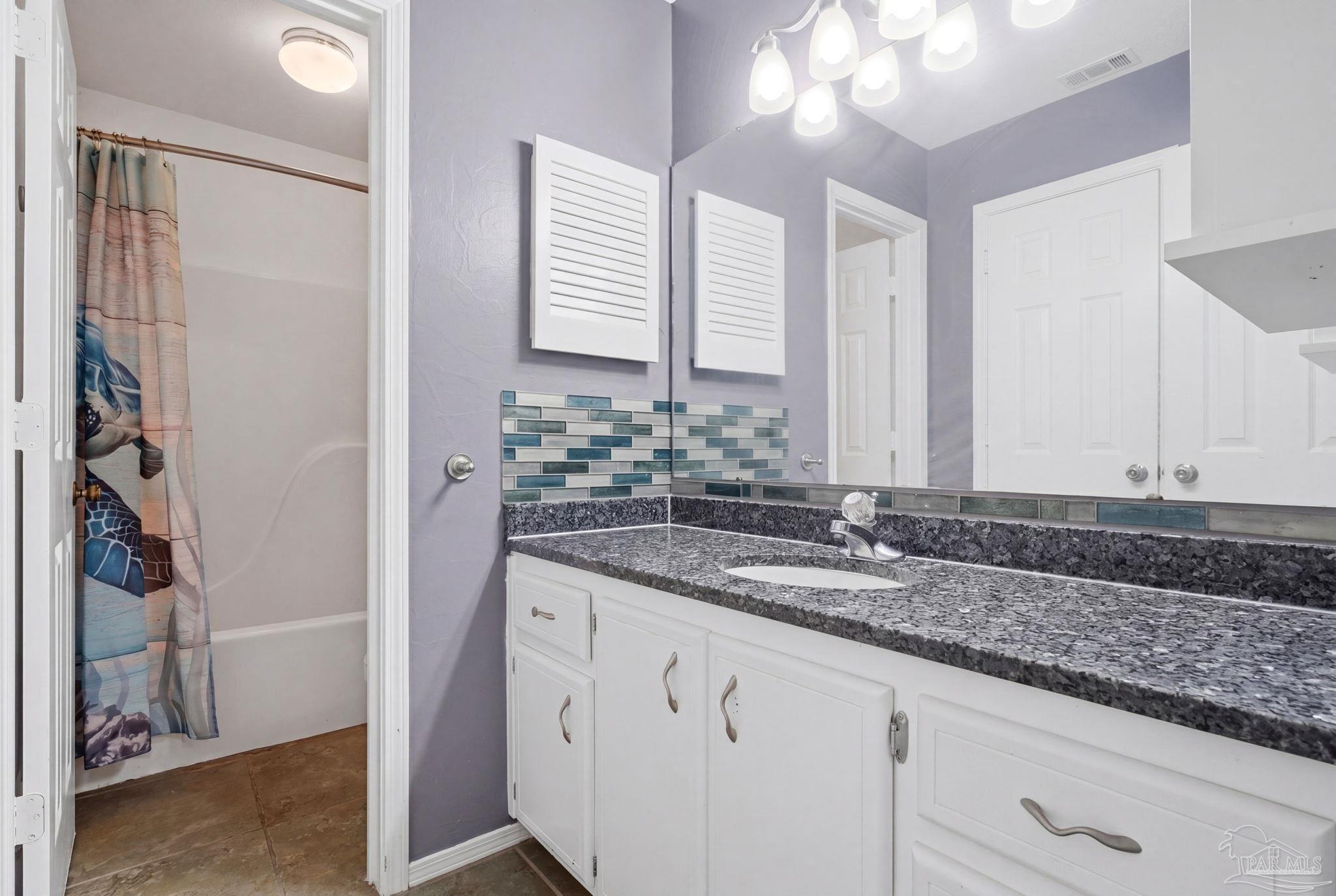 8138 Treetop Ln