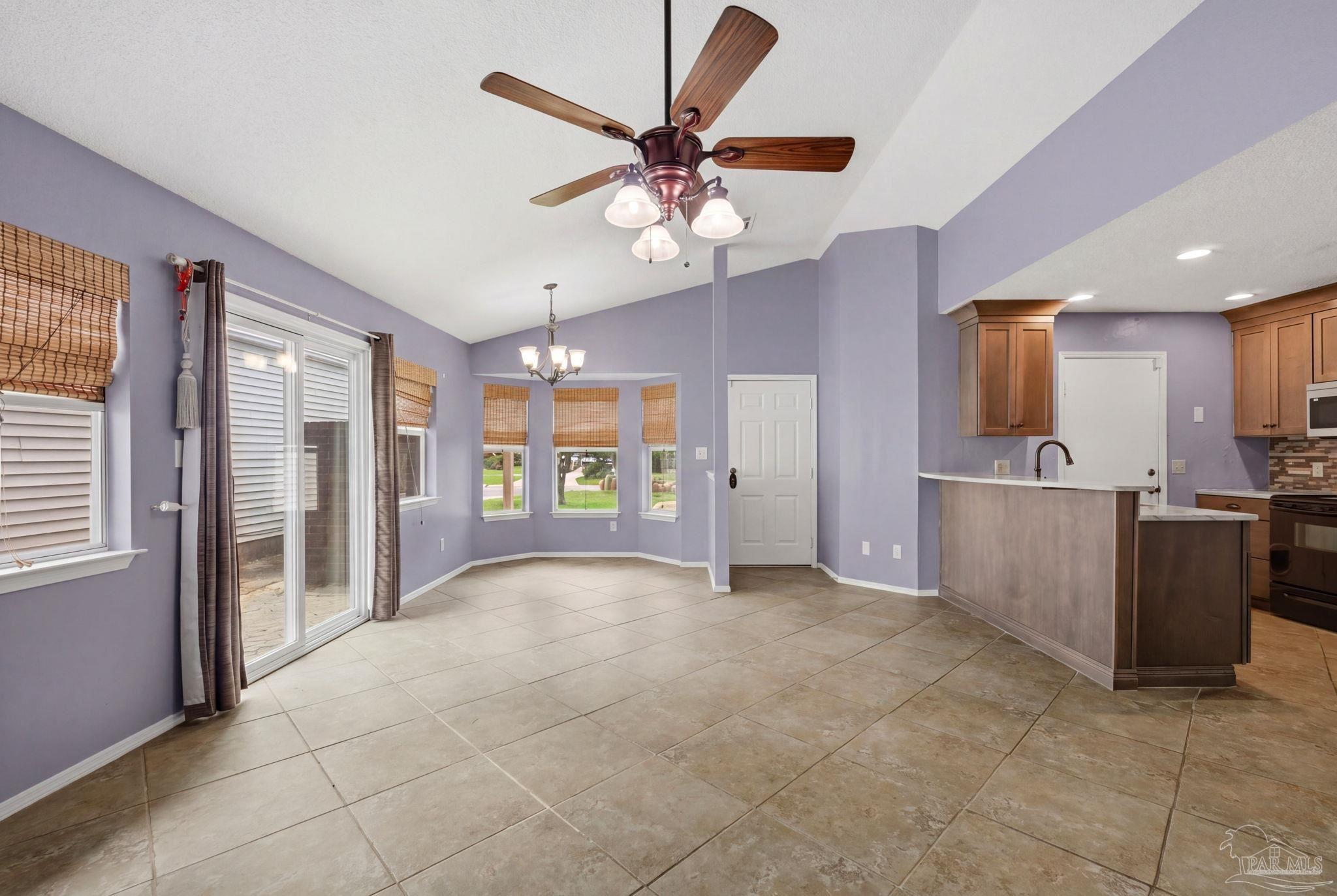 8138 Treetop Ln