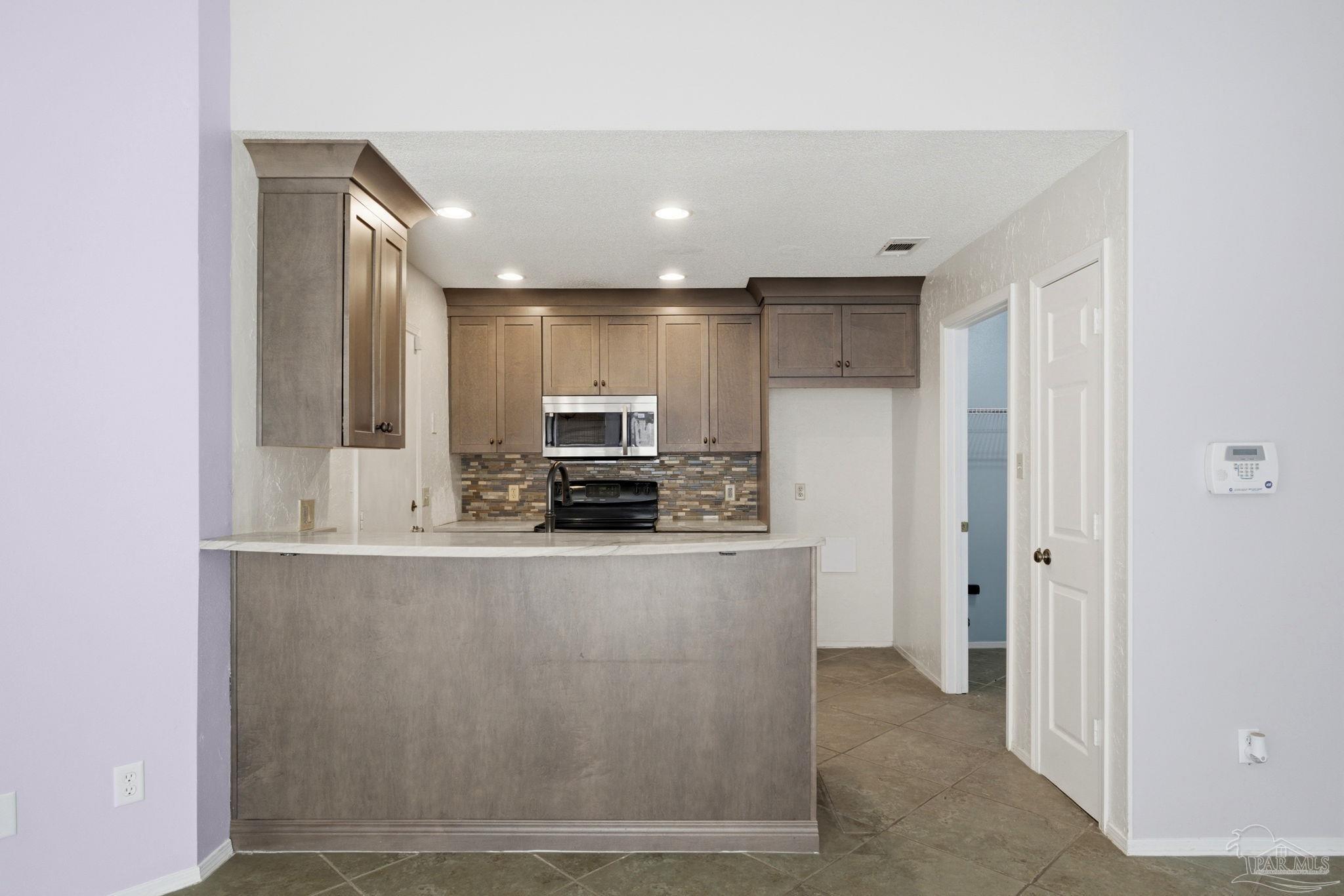 8138 Treetop Ln