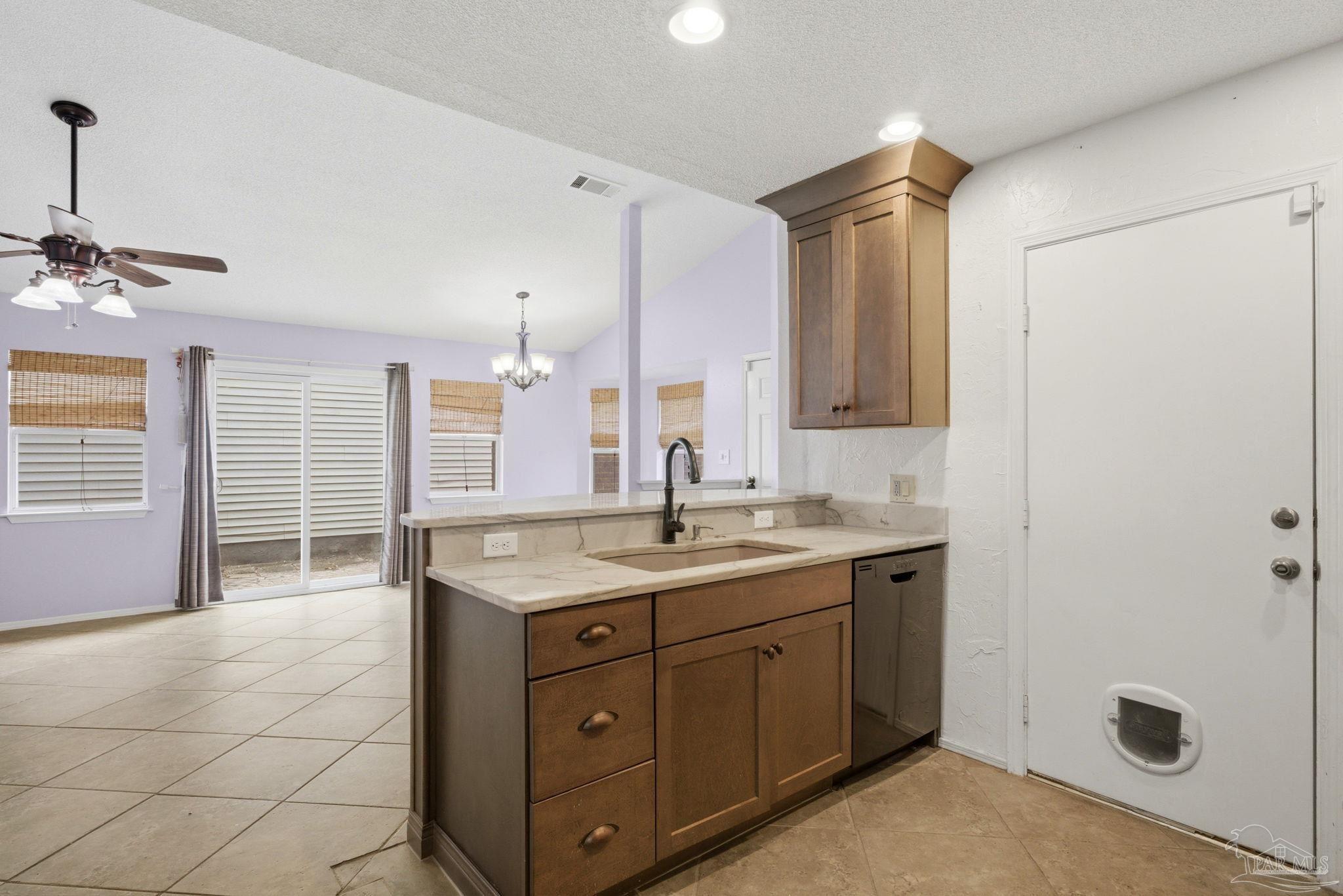 8138 Treetop Ln