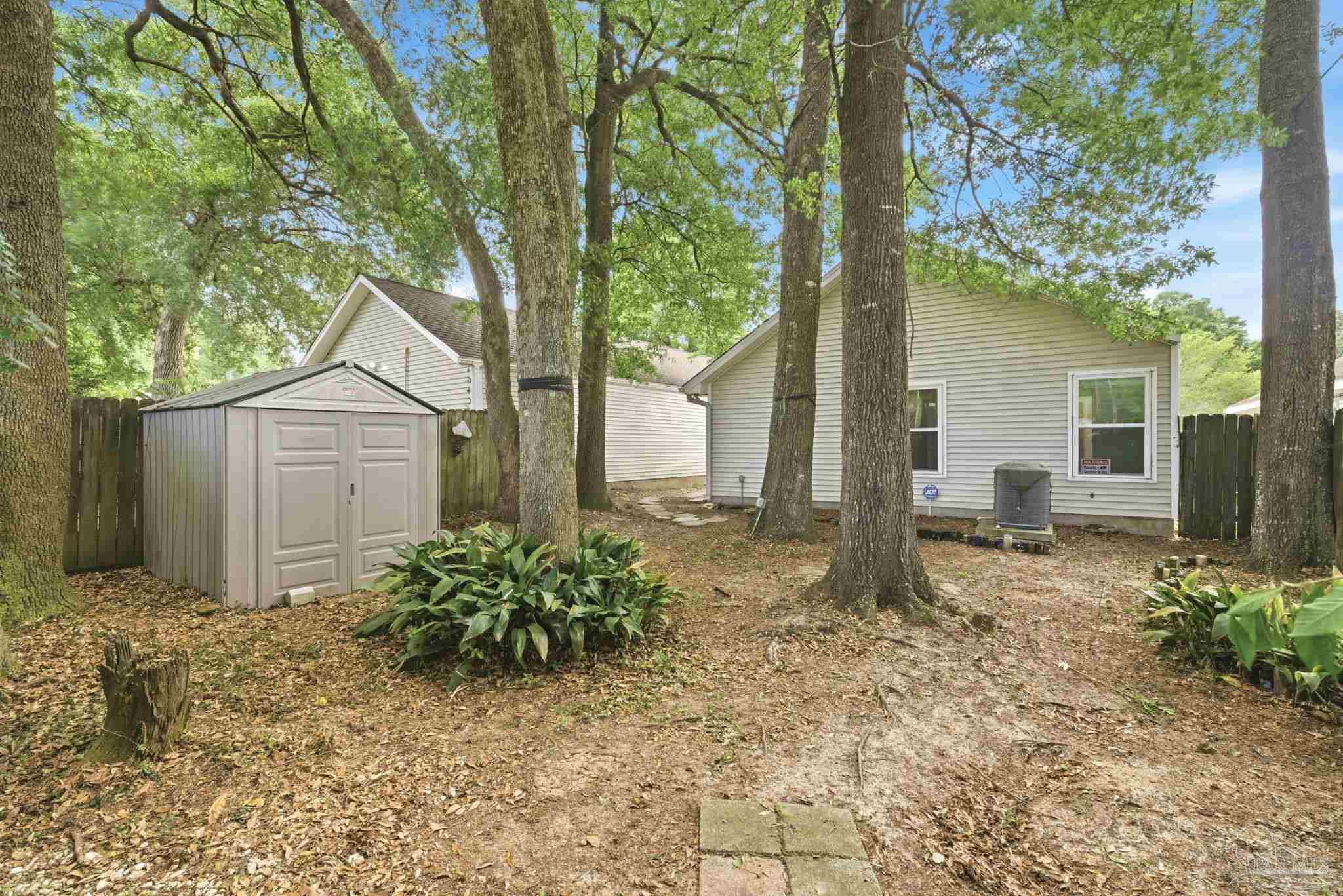 8138 Treetop Ln