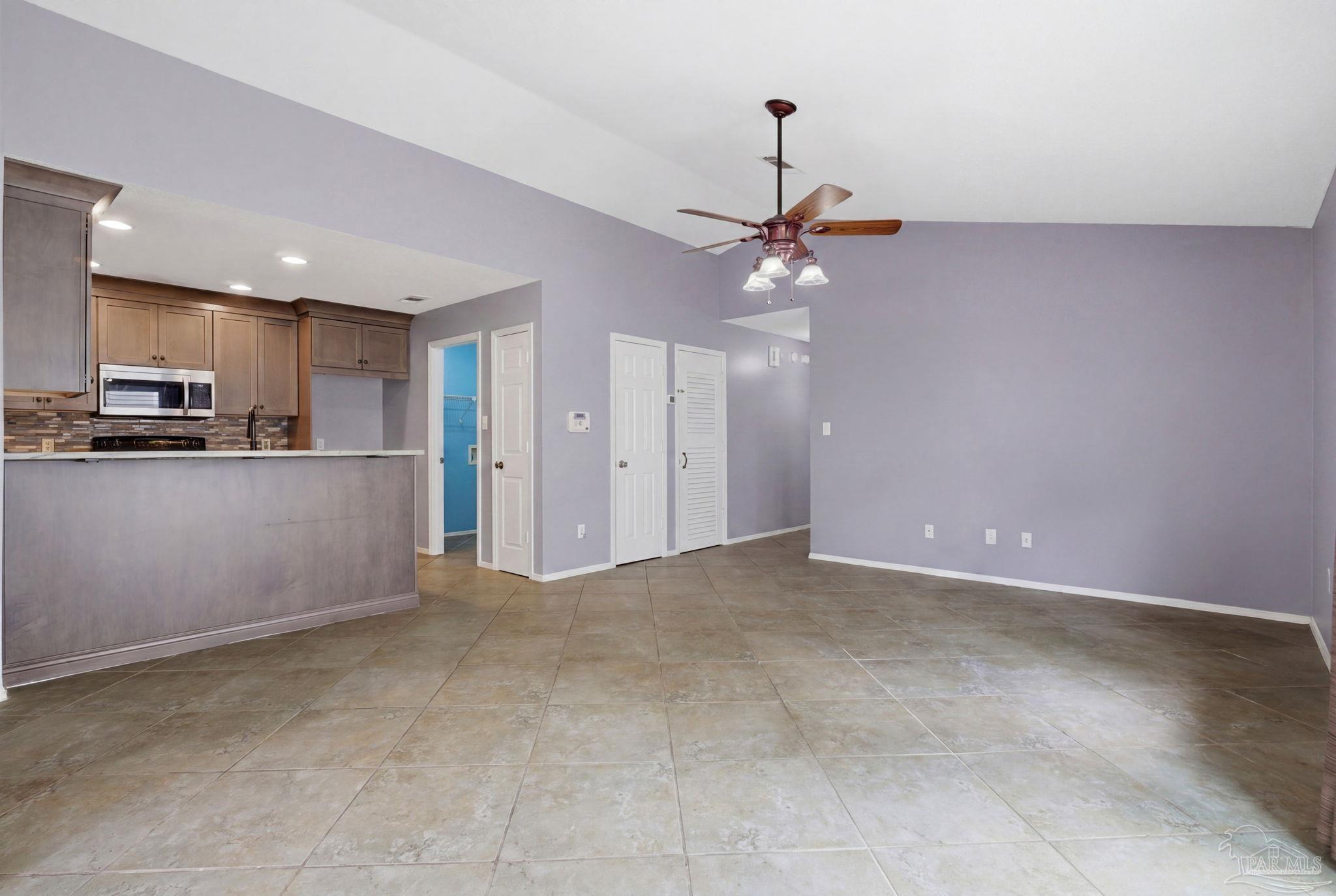 8138 Treetop Ln