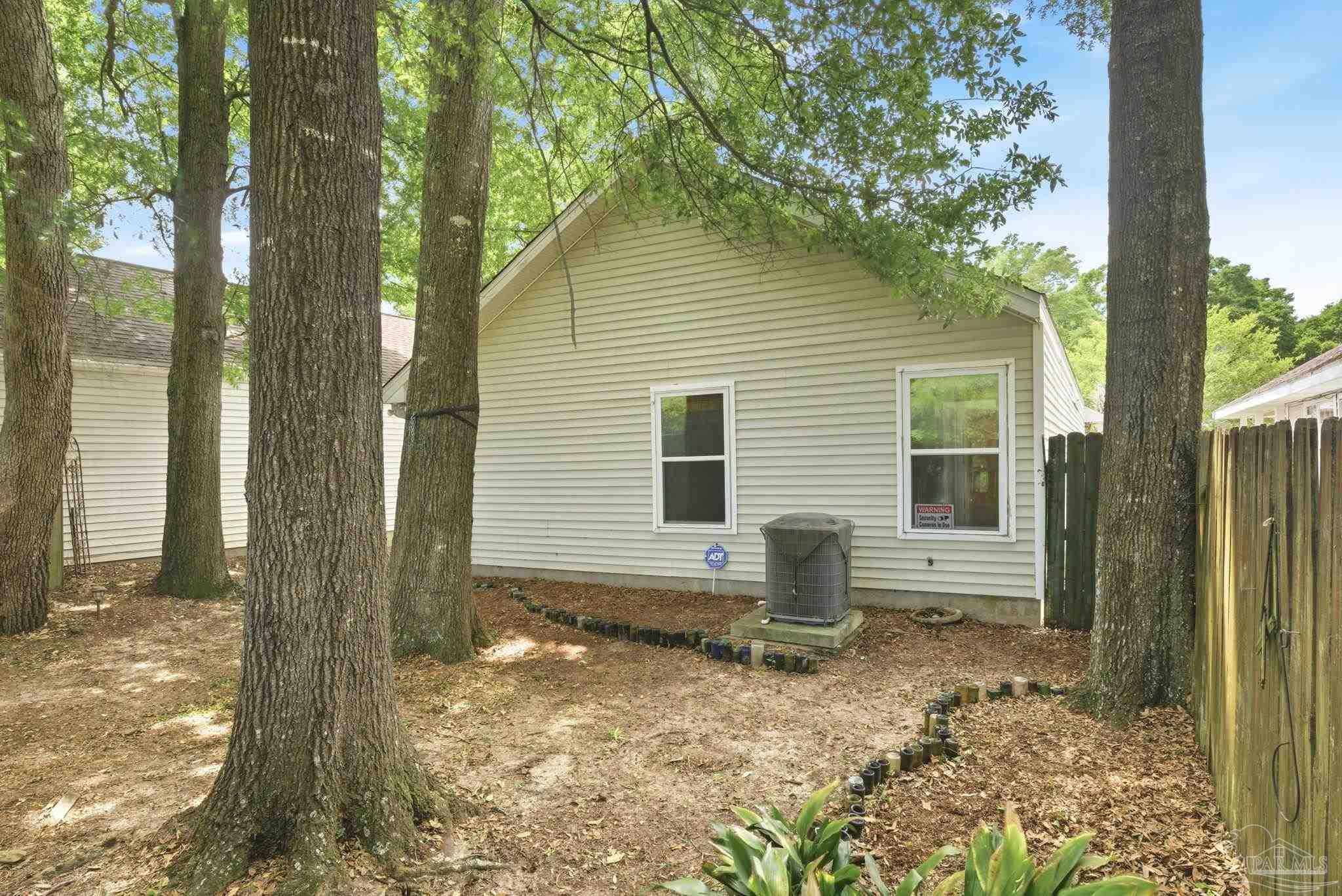8138 Treetop Ln