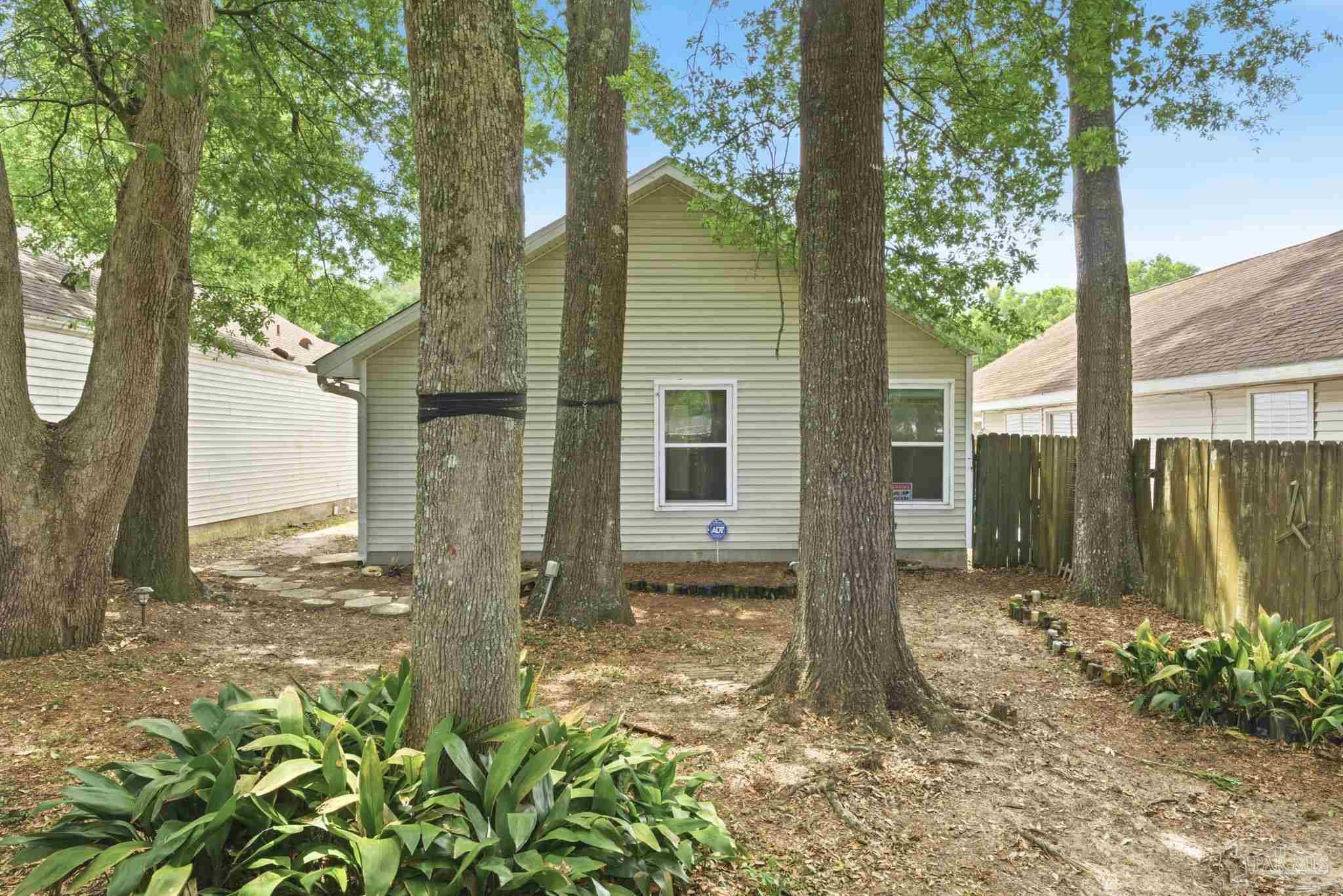 8138 Treetop Ln