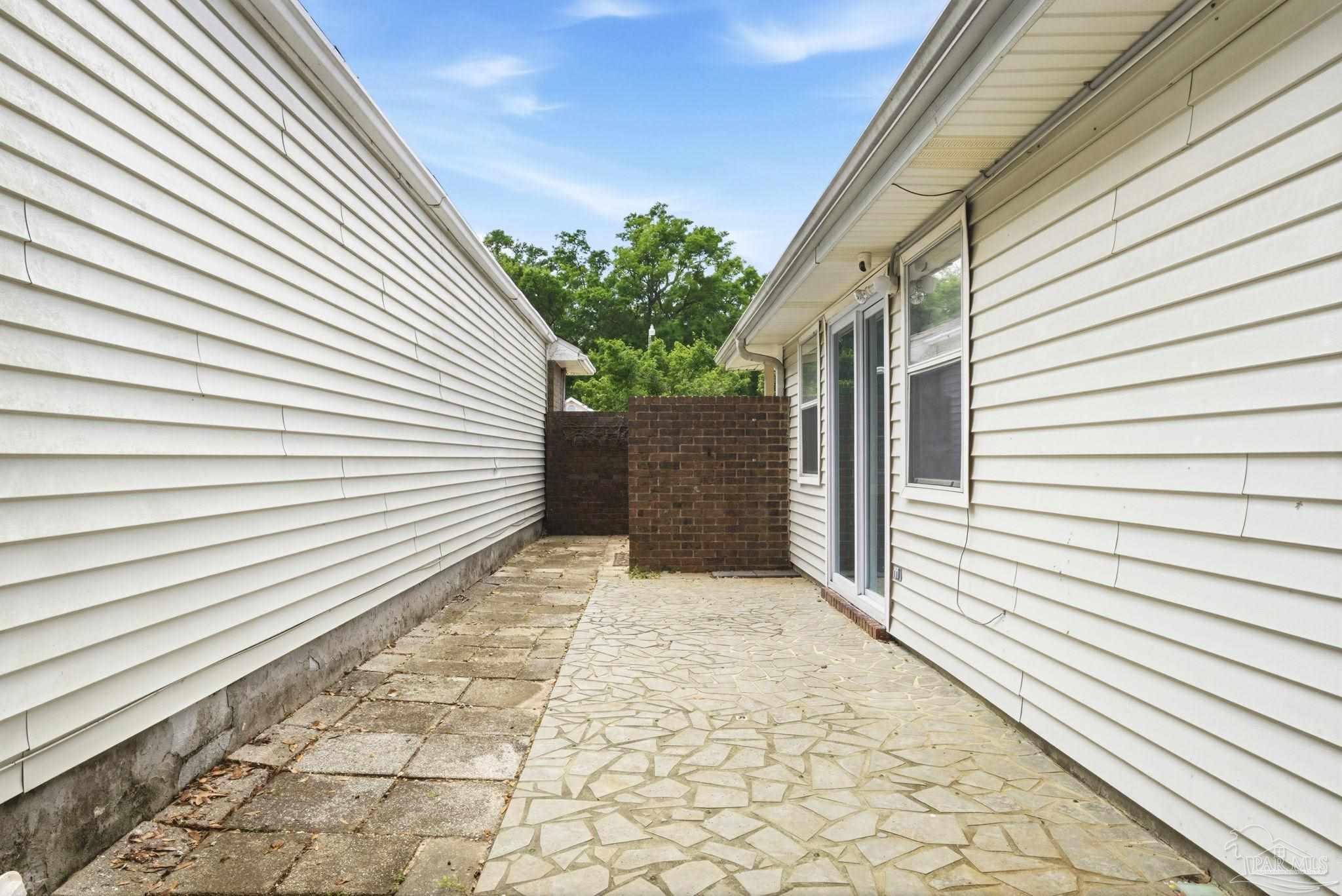 8138 Treetop Ln