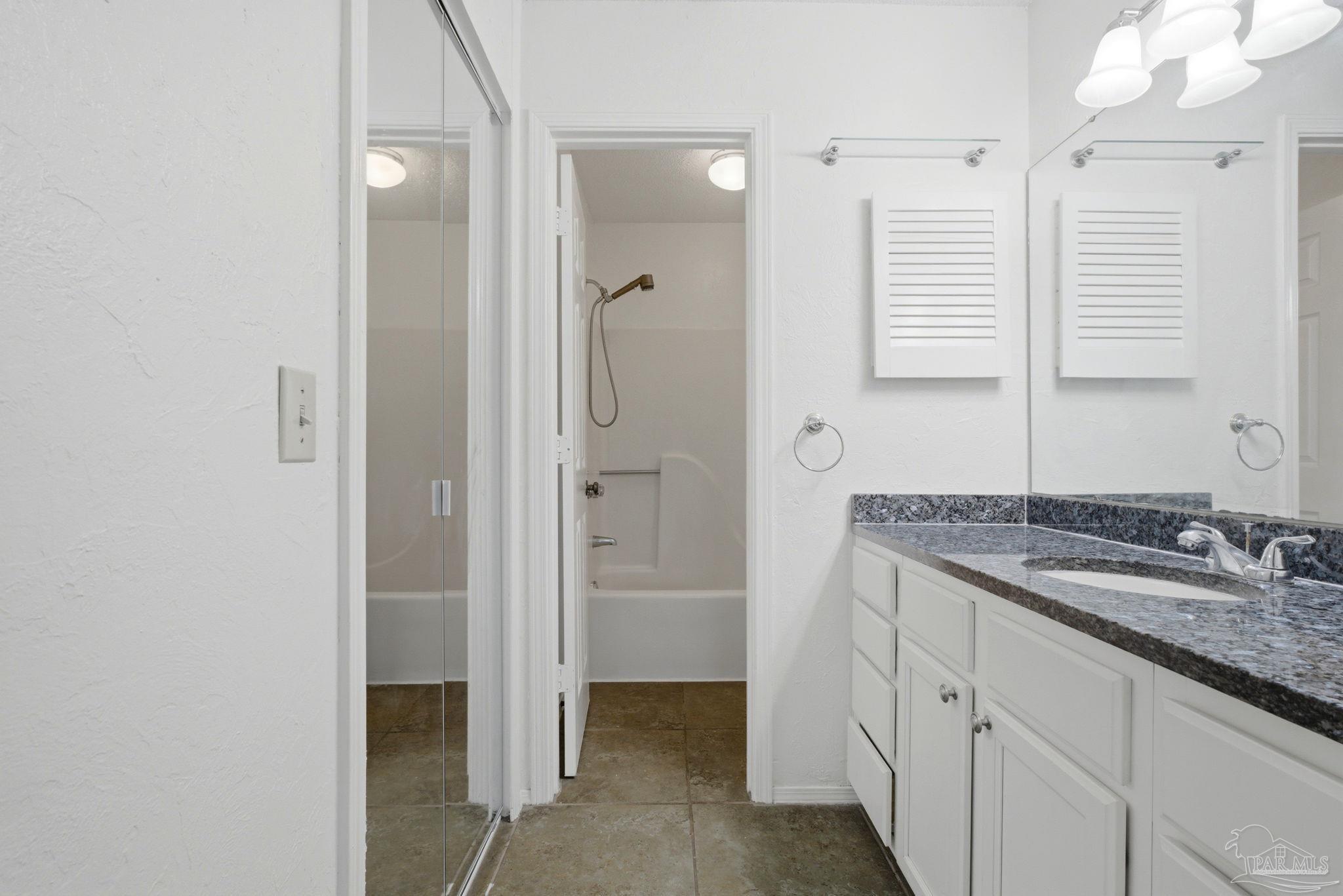8138 Treetop Ln