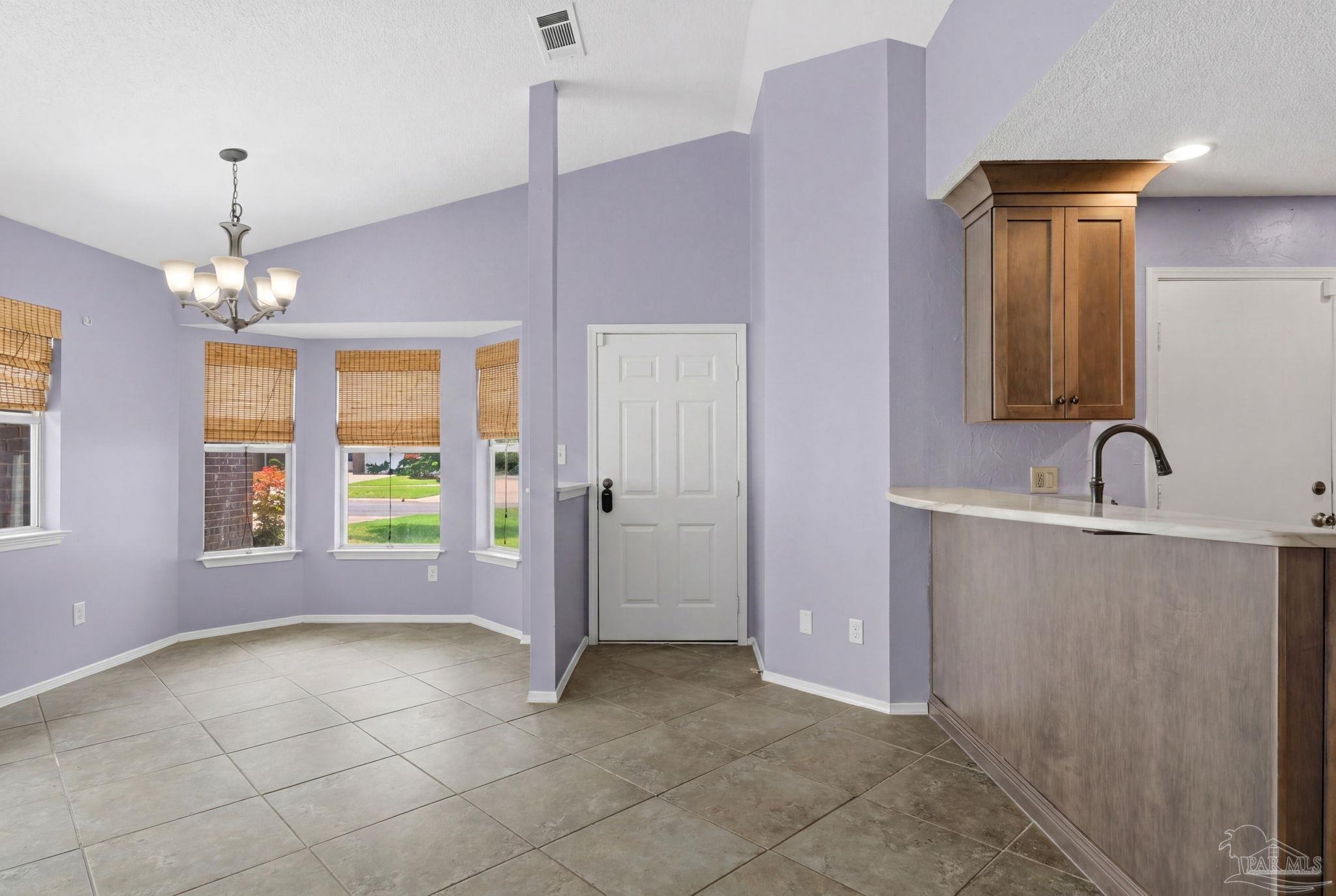 8138 Treetop Ln