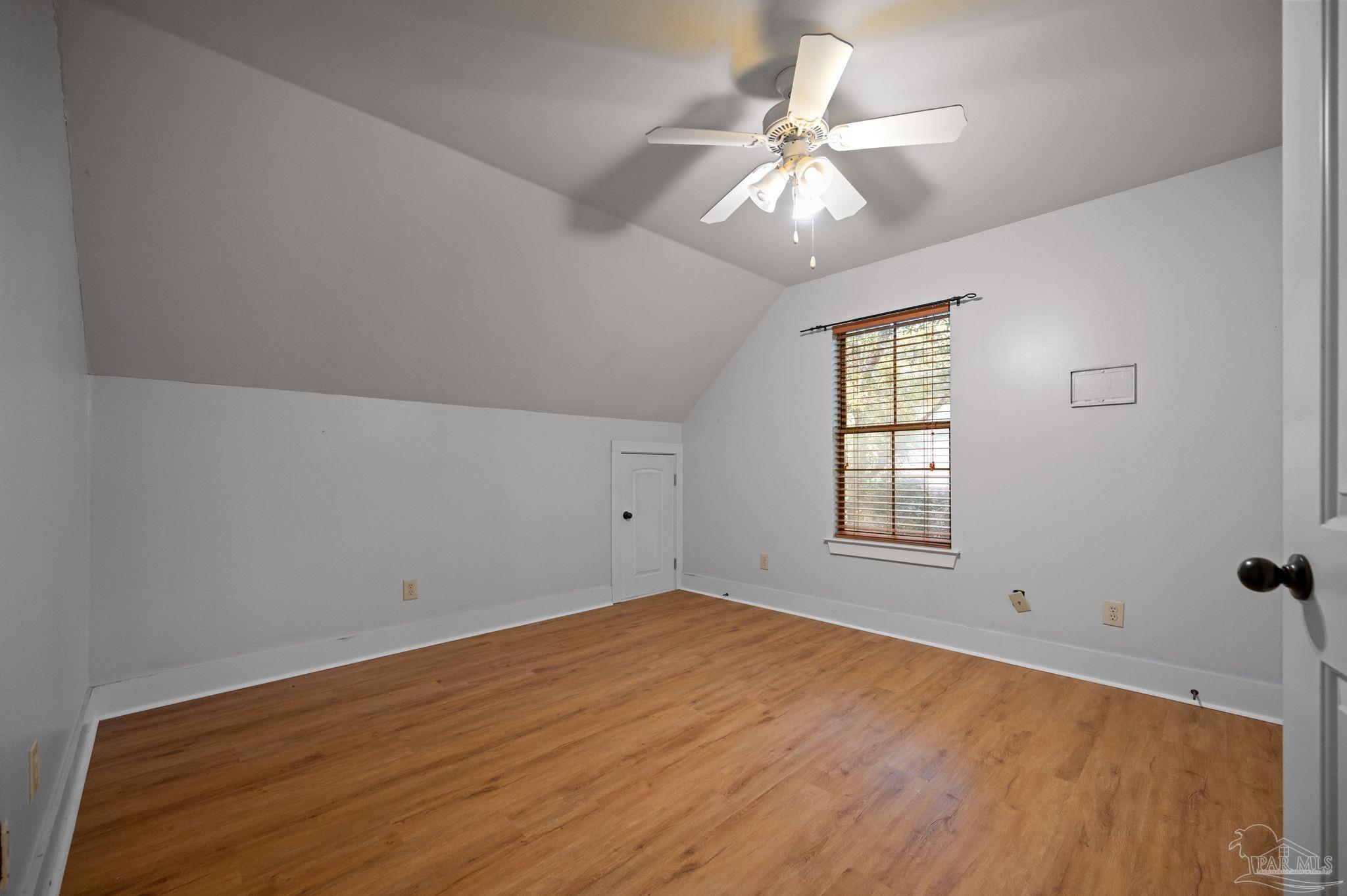 102 Bell Ct