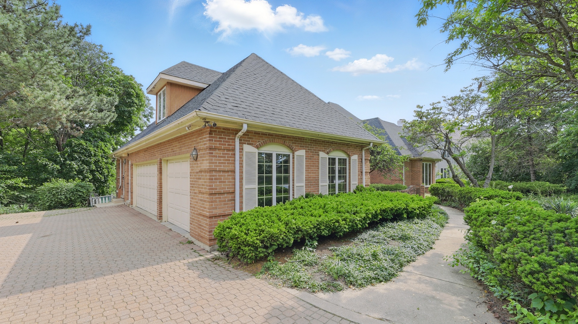 812 Saint Stephens Grn