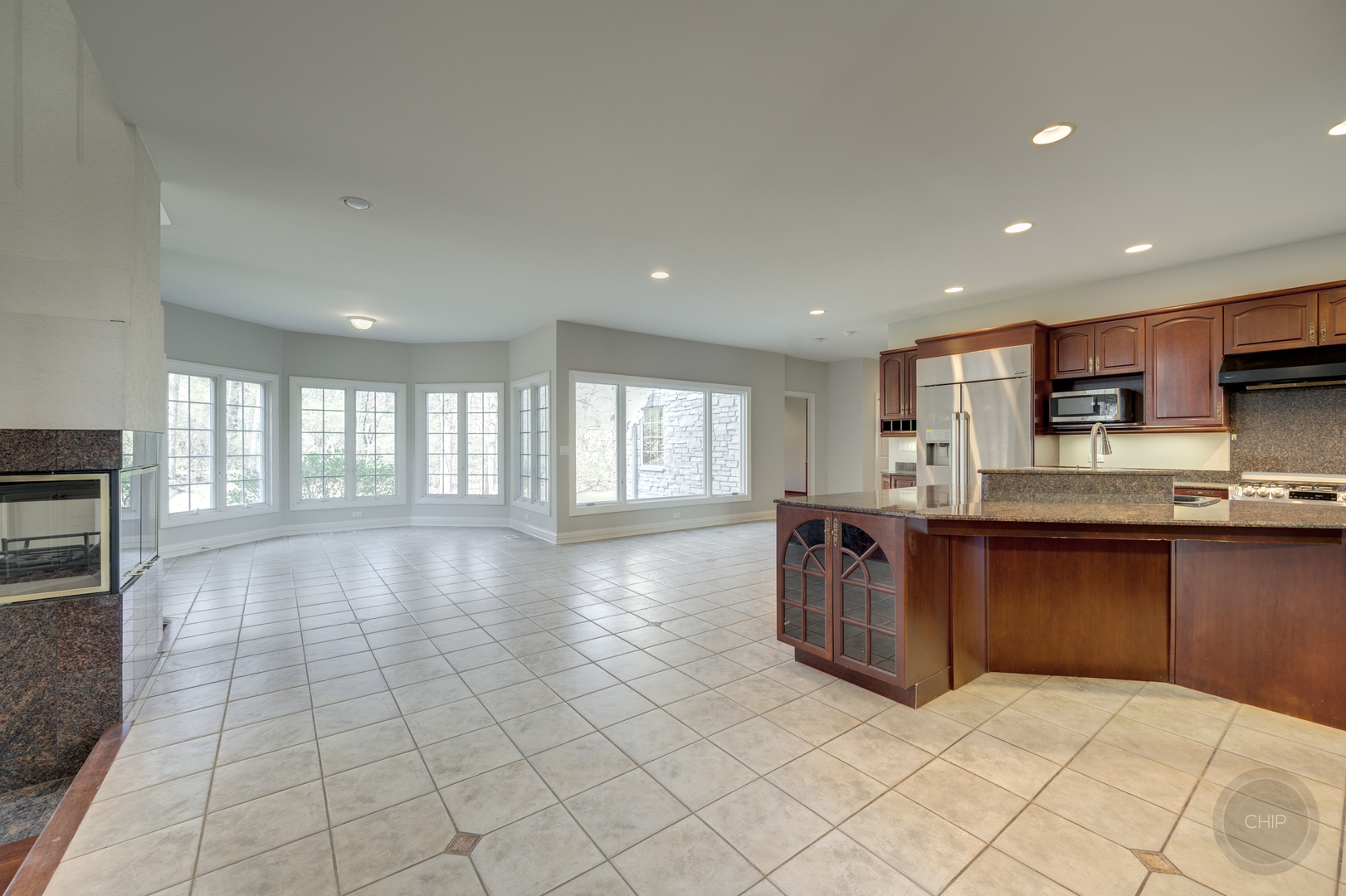8S320 Hampton Circle