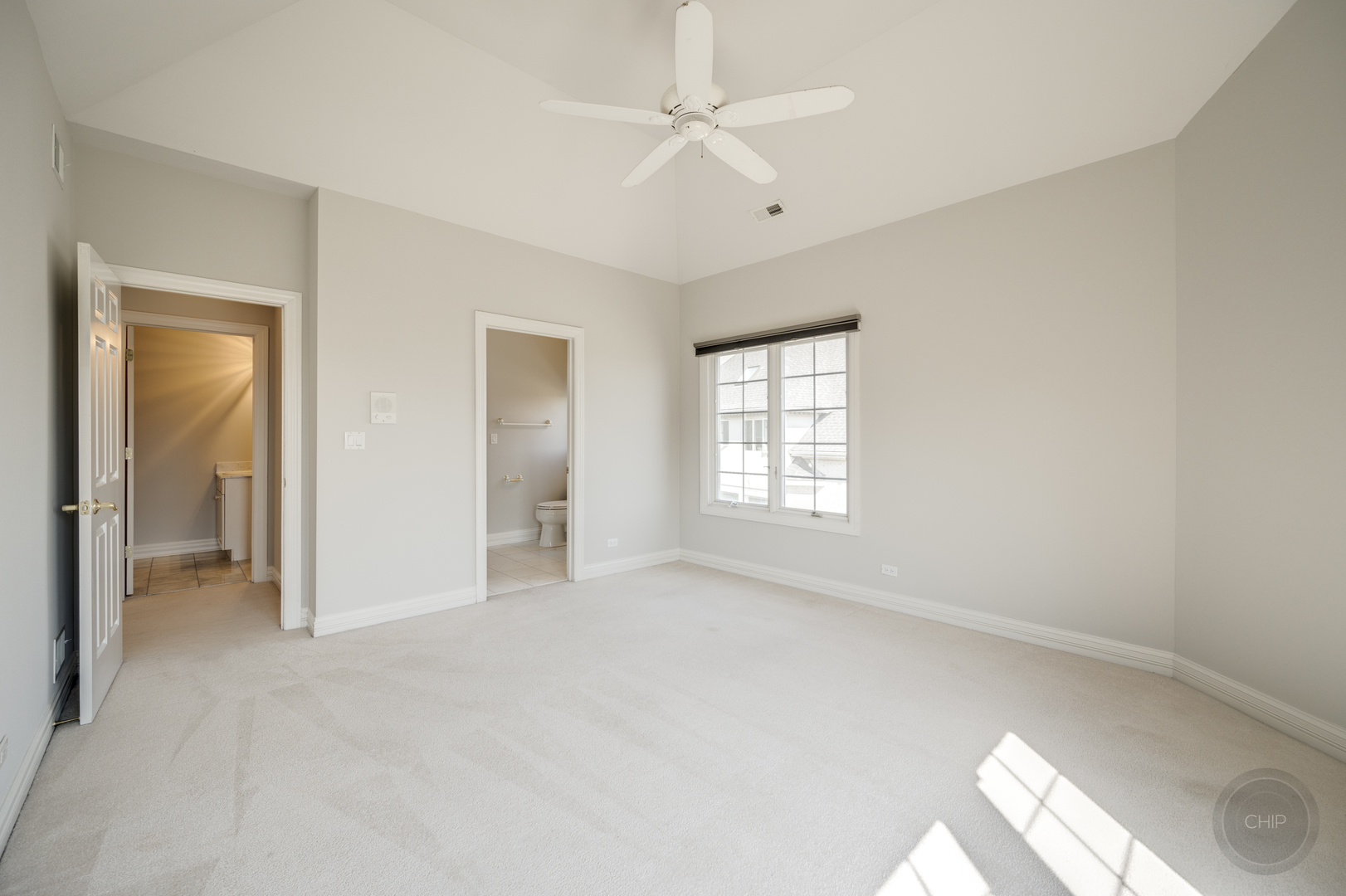 8S320 Hampton Circle