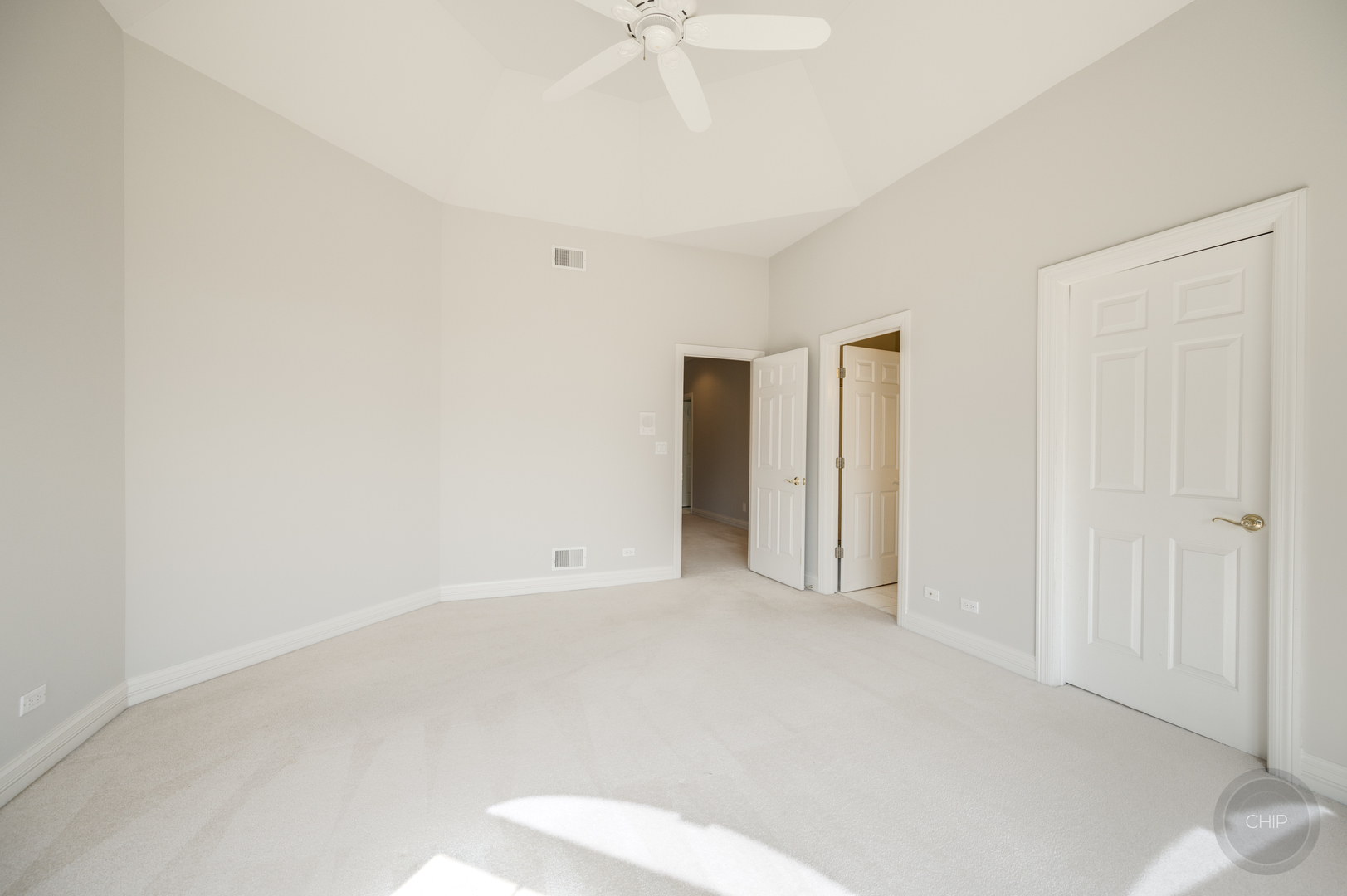 8S320 Hampton Circle