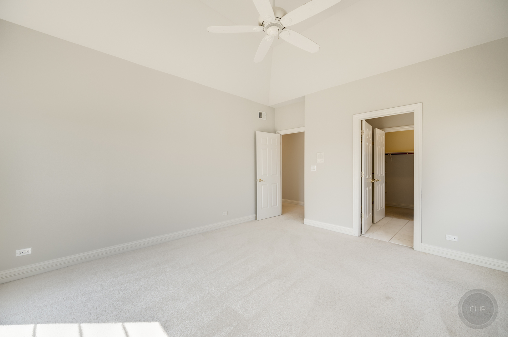 8S320 Hampton Circle