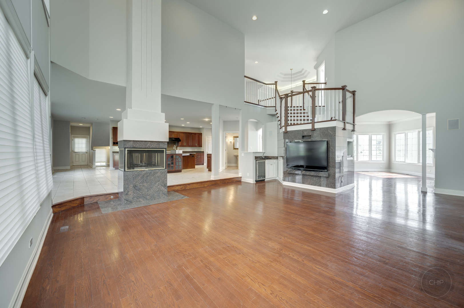 8S320 Hampton Circle