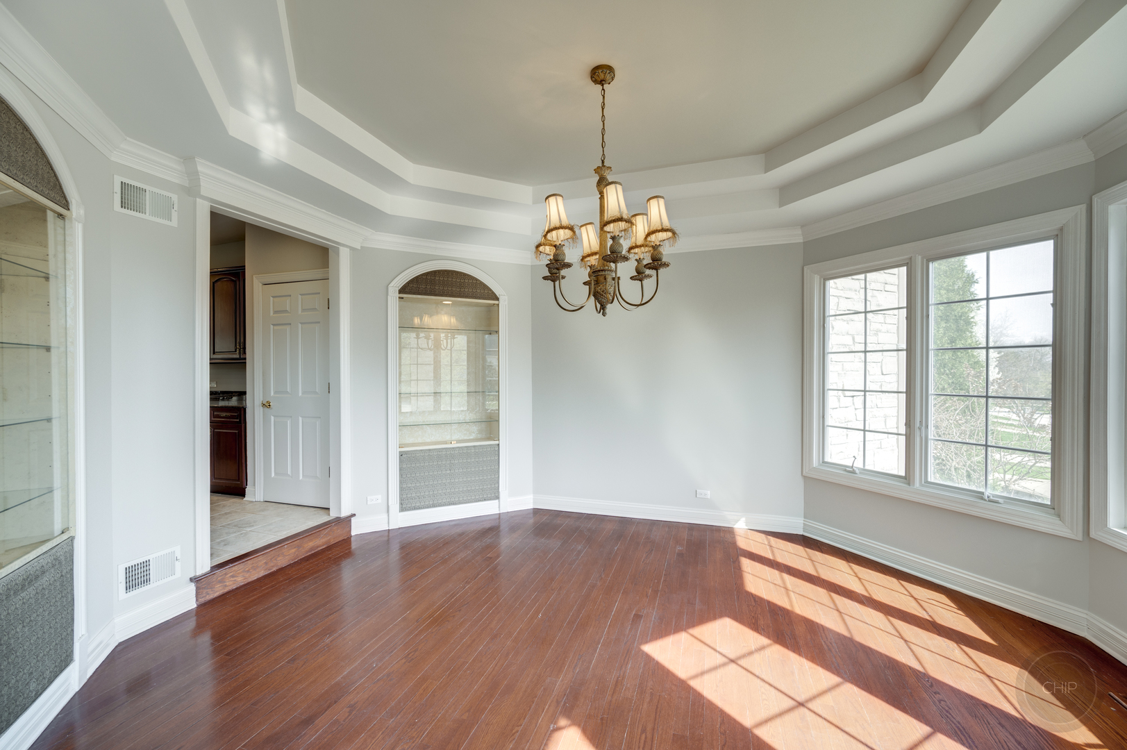 8S320 Hampton Circle
