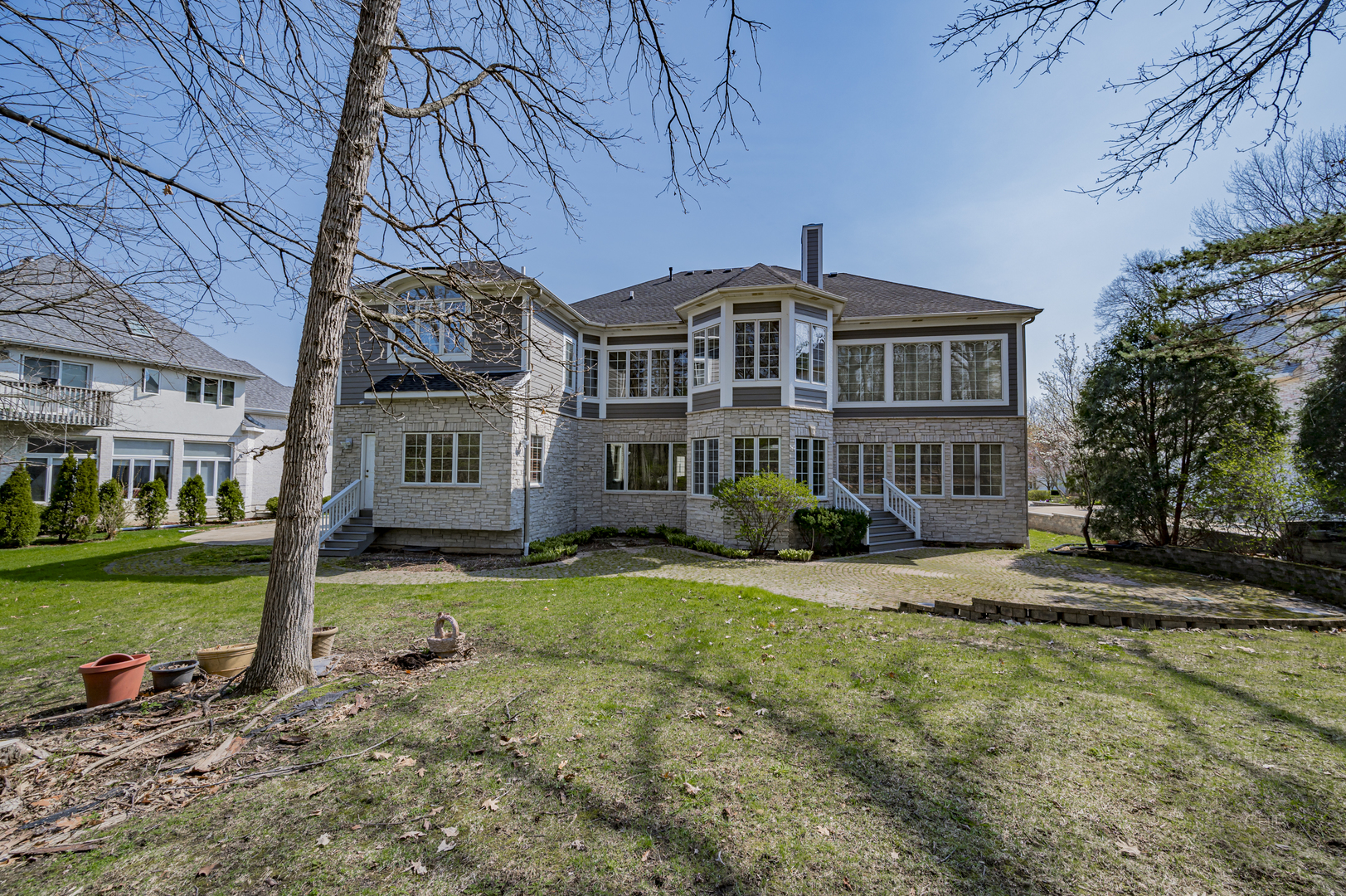 8S320 Hampton Circle