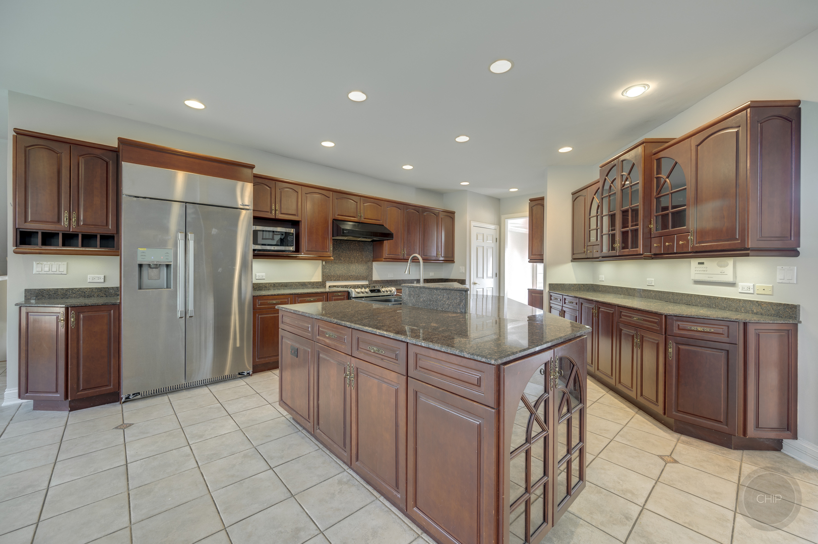 8S320 Hampton Circle