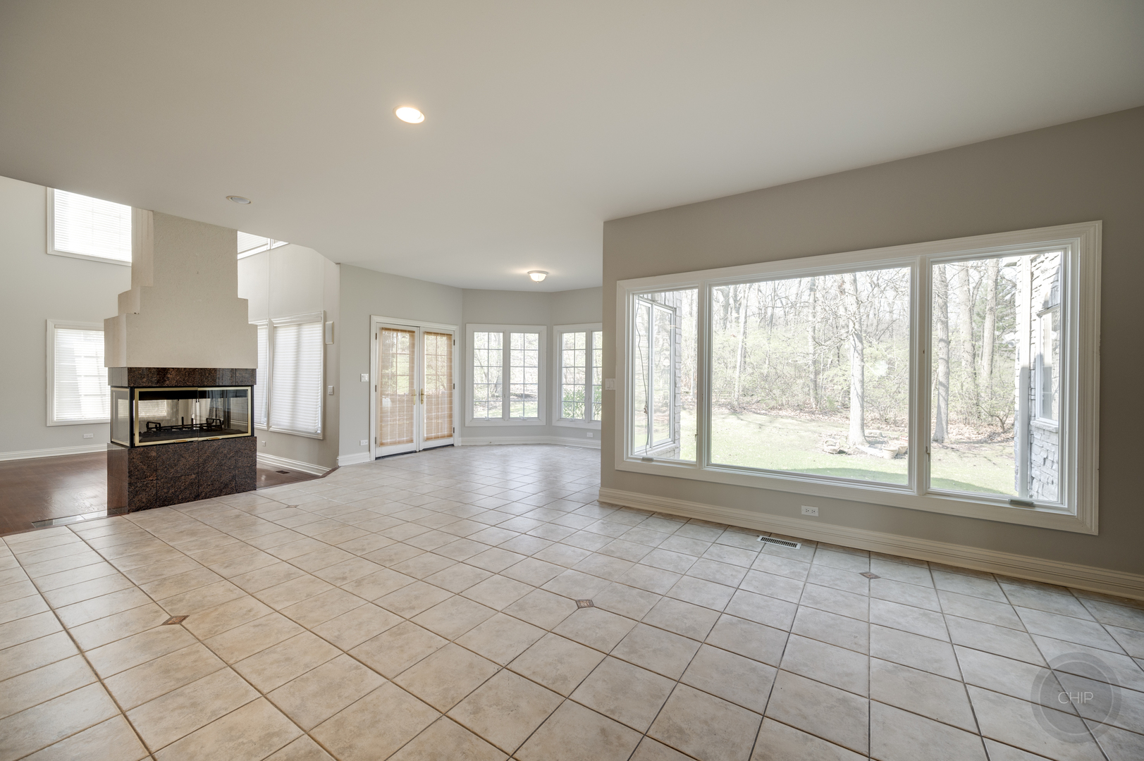 8S320 Hampton Circle