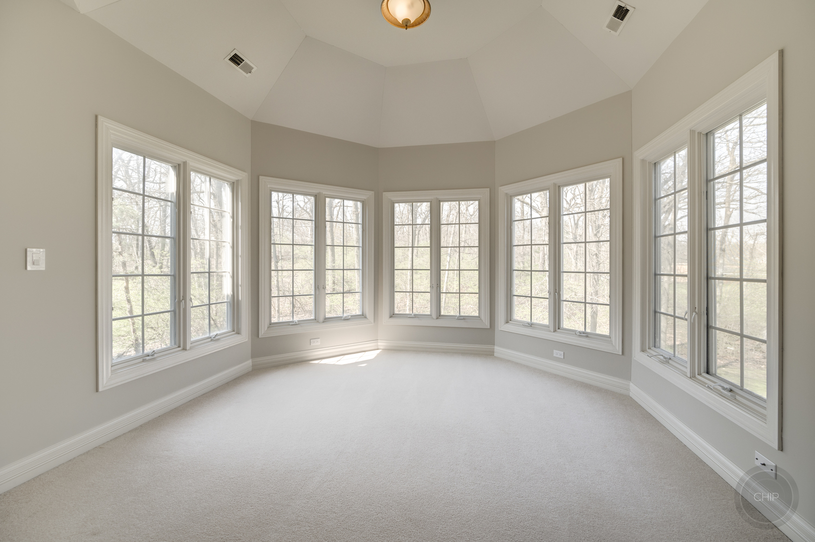 8S320 Hampton Circle