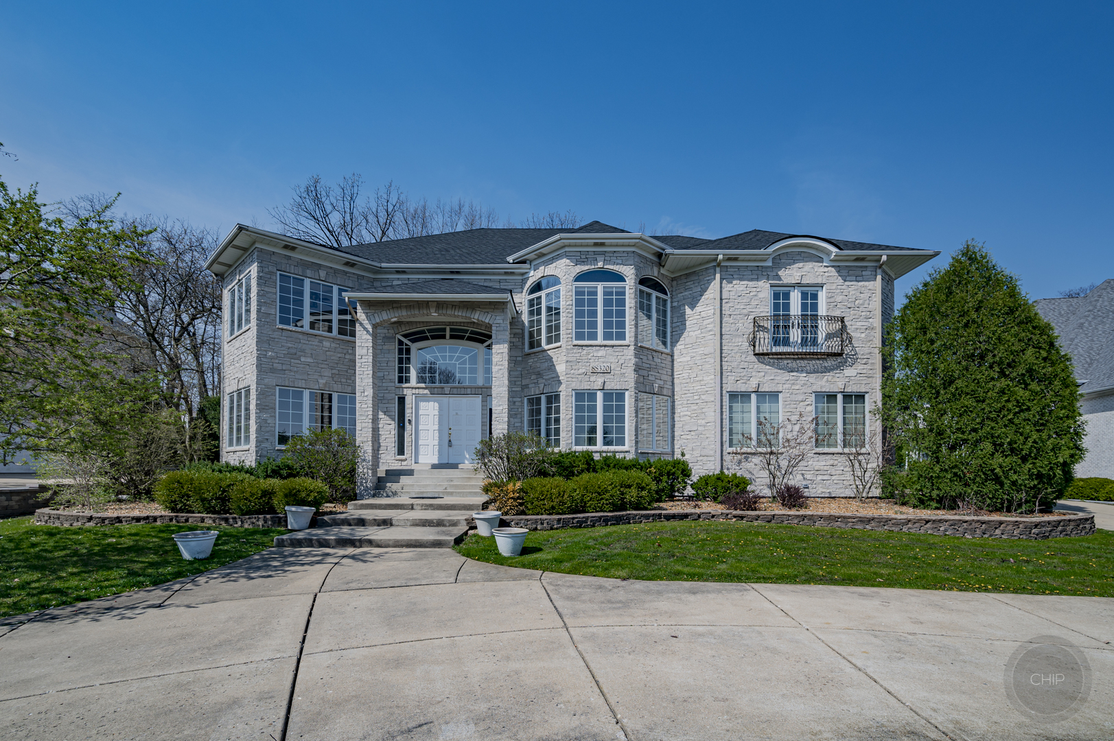 8S320 Hampton Circle