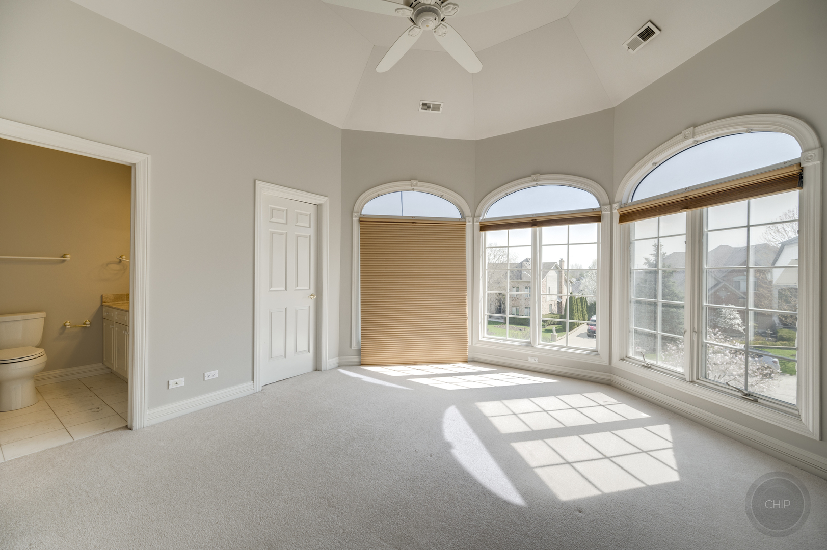 8S320 Hampton Circle