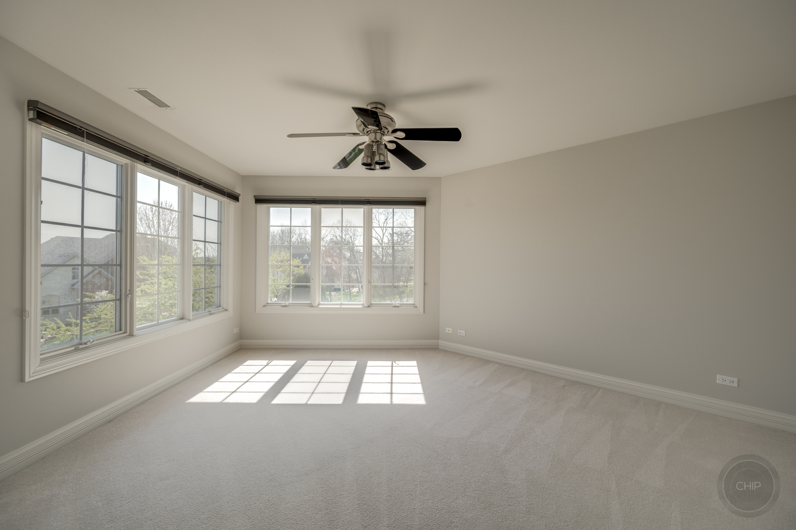 8S320 Hampton Circle
