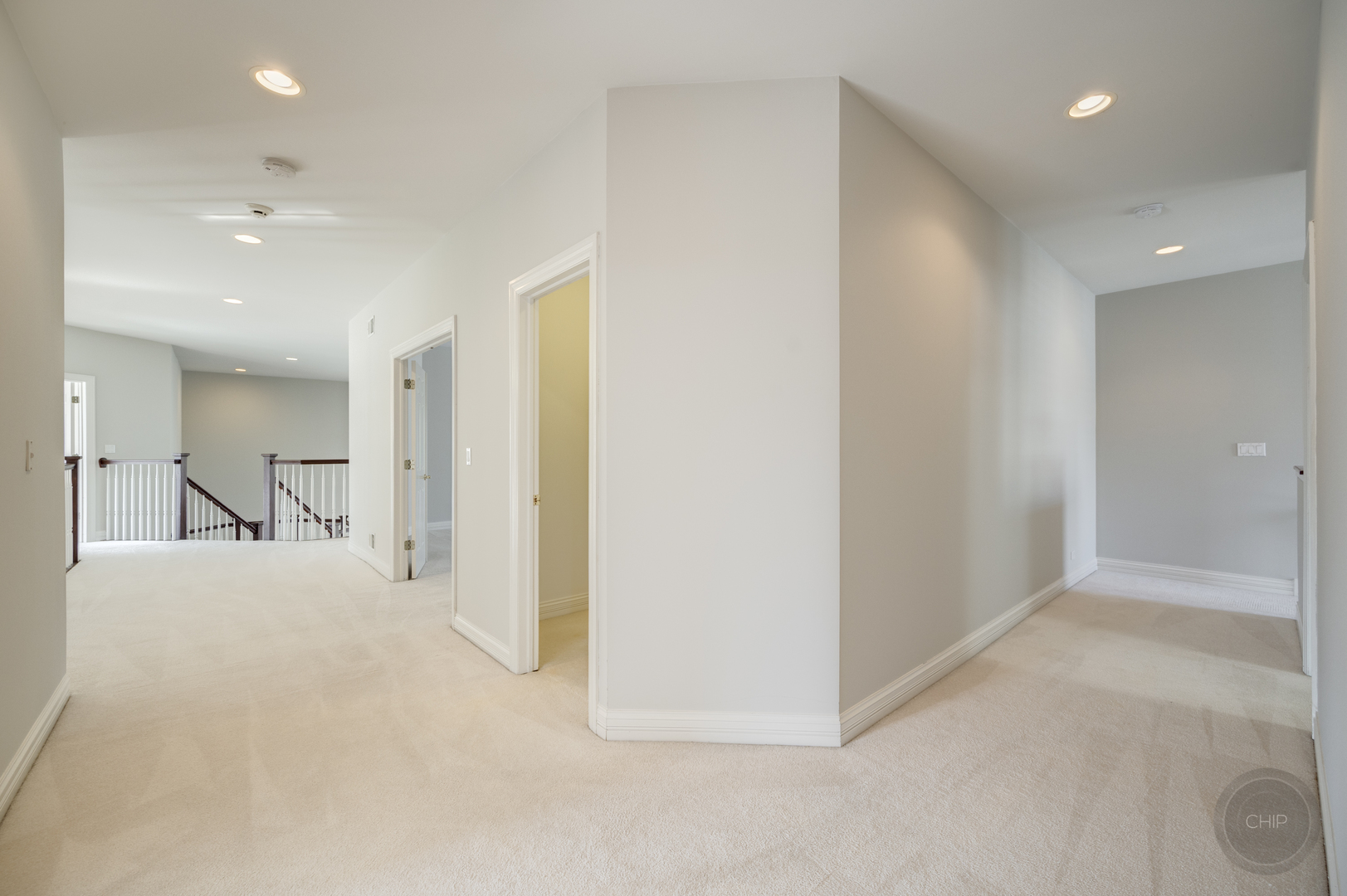 8S320 Hampton Circle