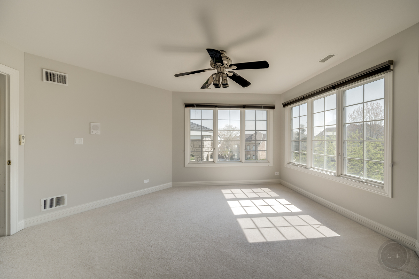 8S320 Hampton Circle