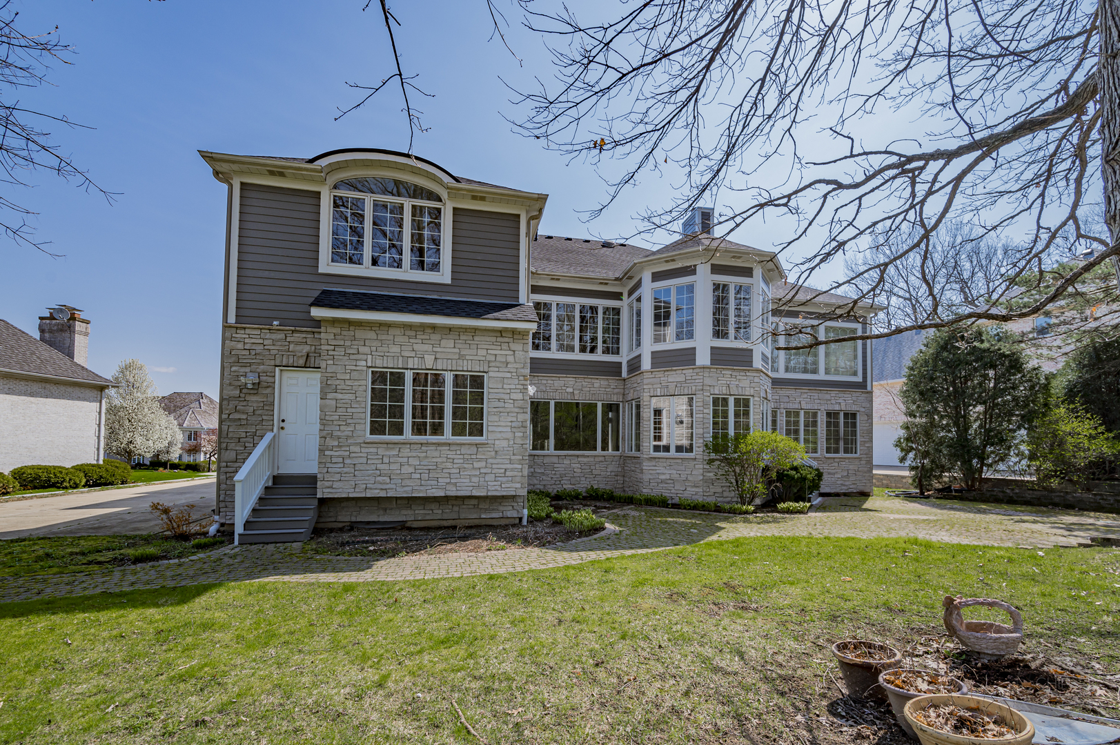8S320 Hampton Circle