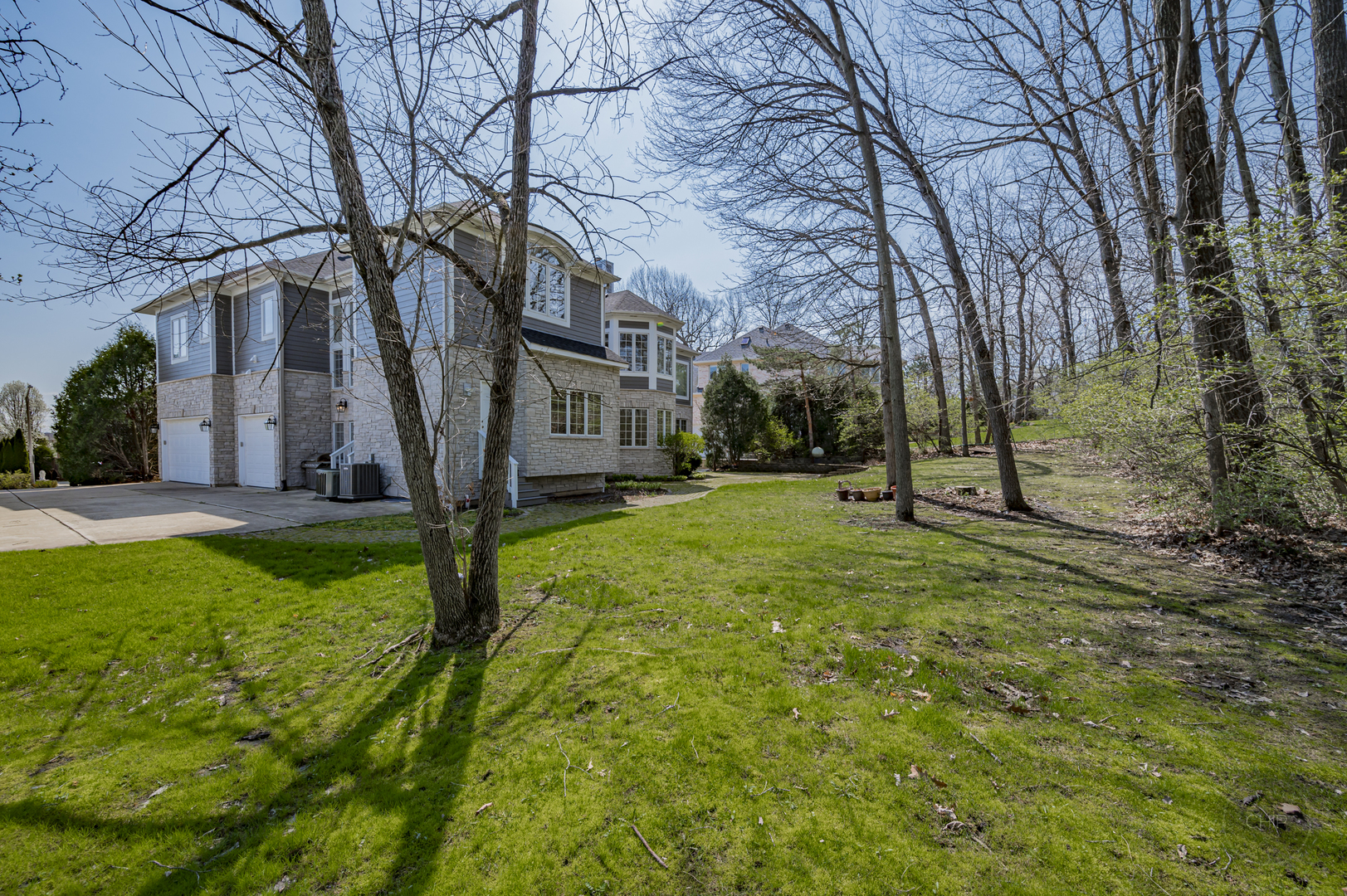 8S320 Hampton Circle
