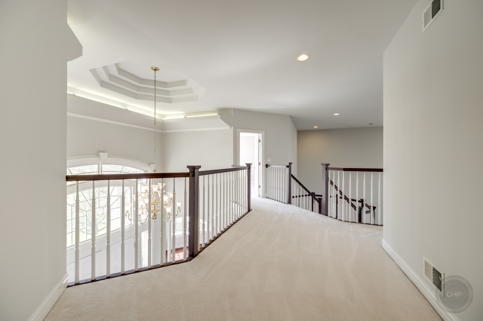 8S320 Hampton Circle