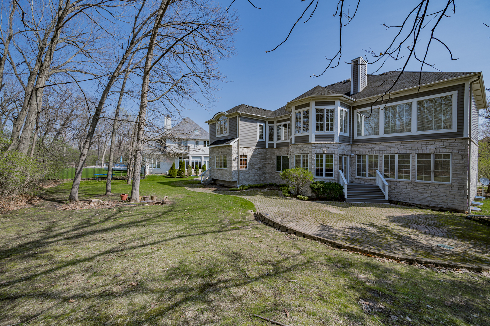 8S320 Hampton Circle